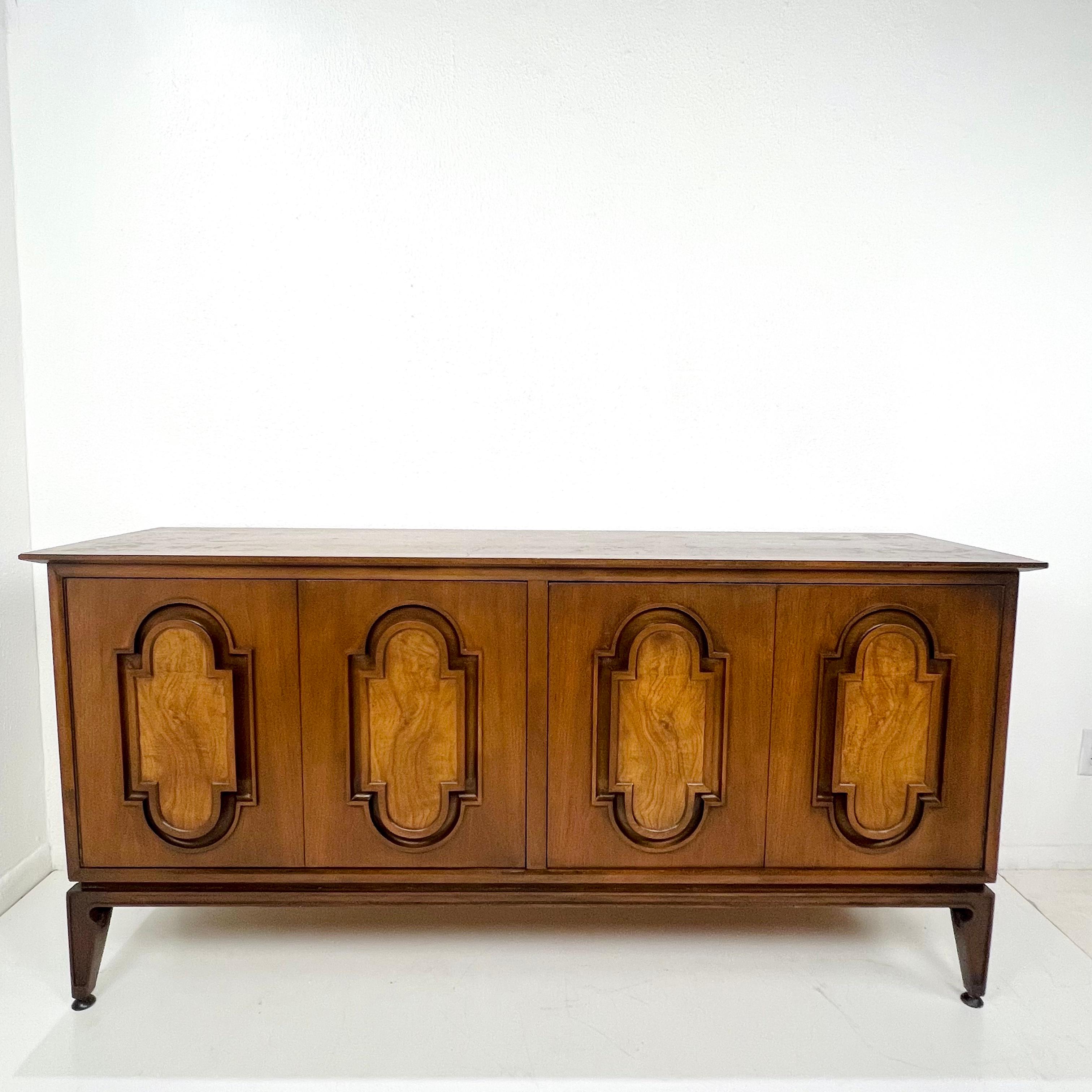 Mid-Century moderno Credenza Romweber del Medioevo in vendita