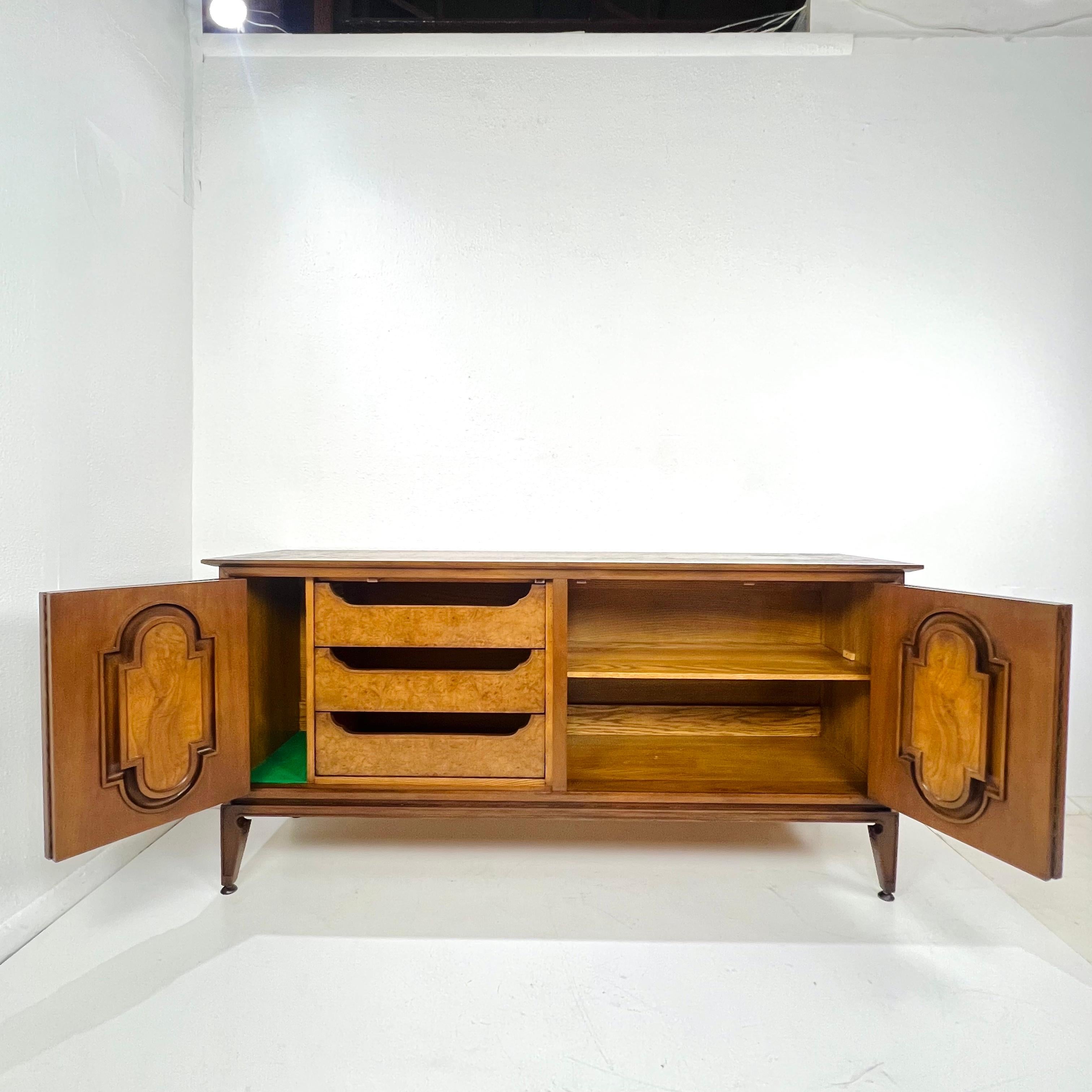 Nordamericano Credenza Romweber del Medioevo in vendita