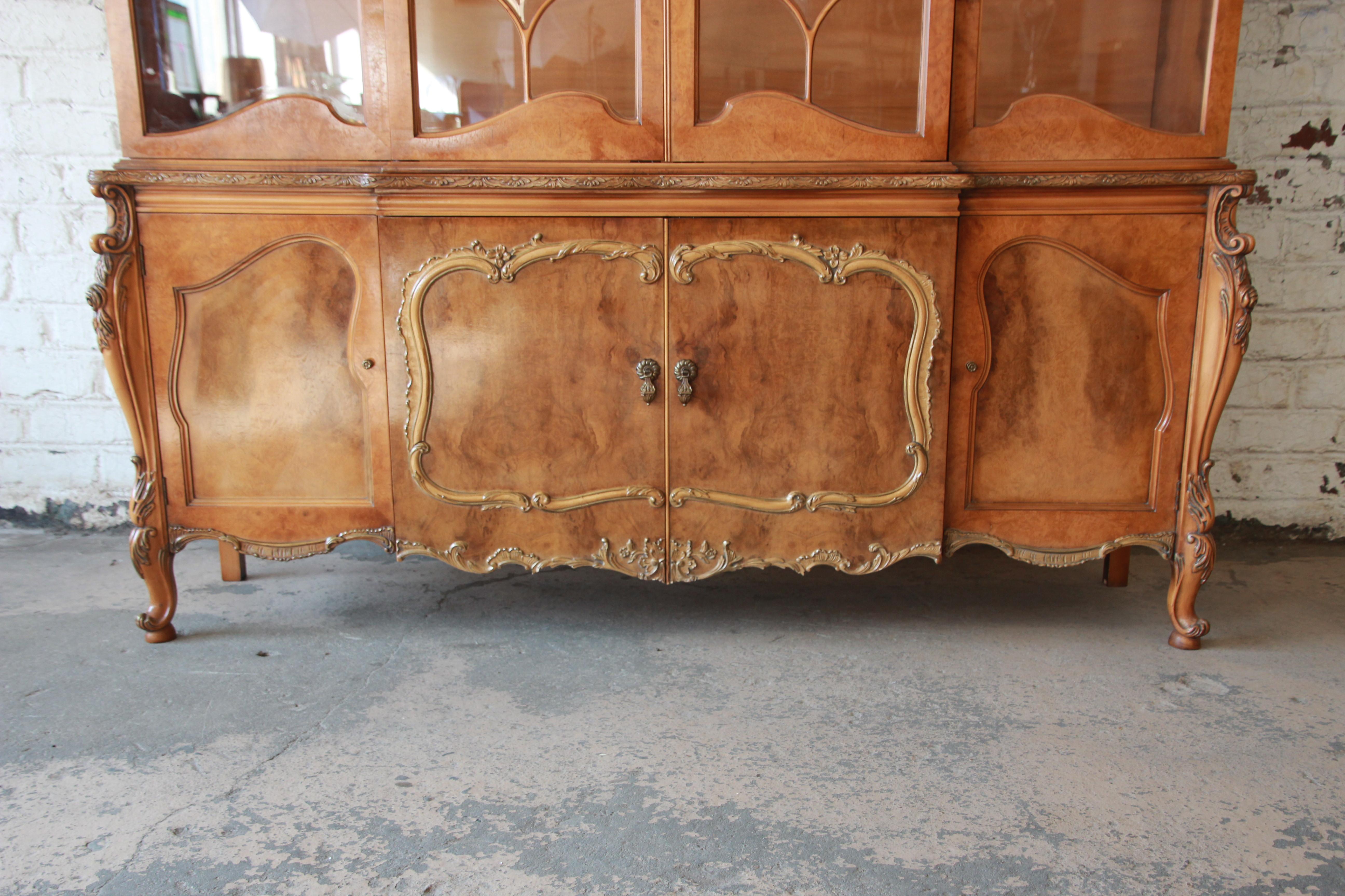 Romweber Ornate Burl Wood French Carved Sideboard with Hutch In Good Condition In South Bend, IN