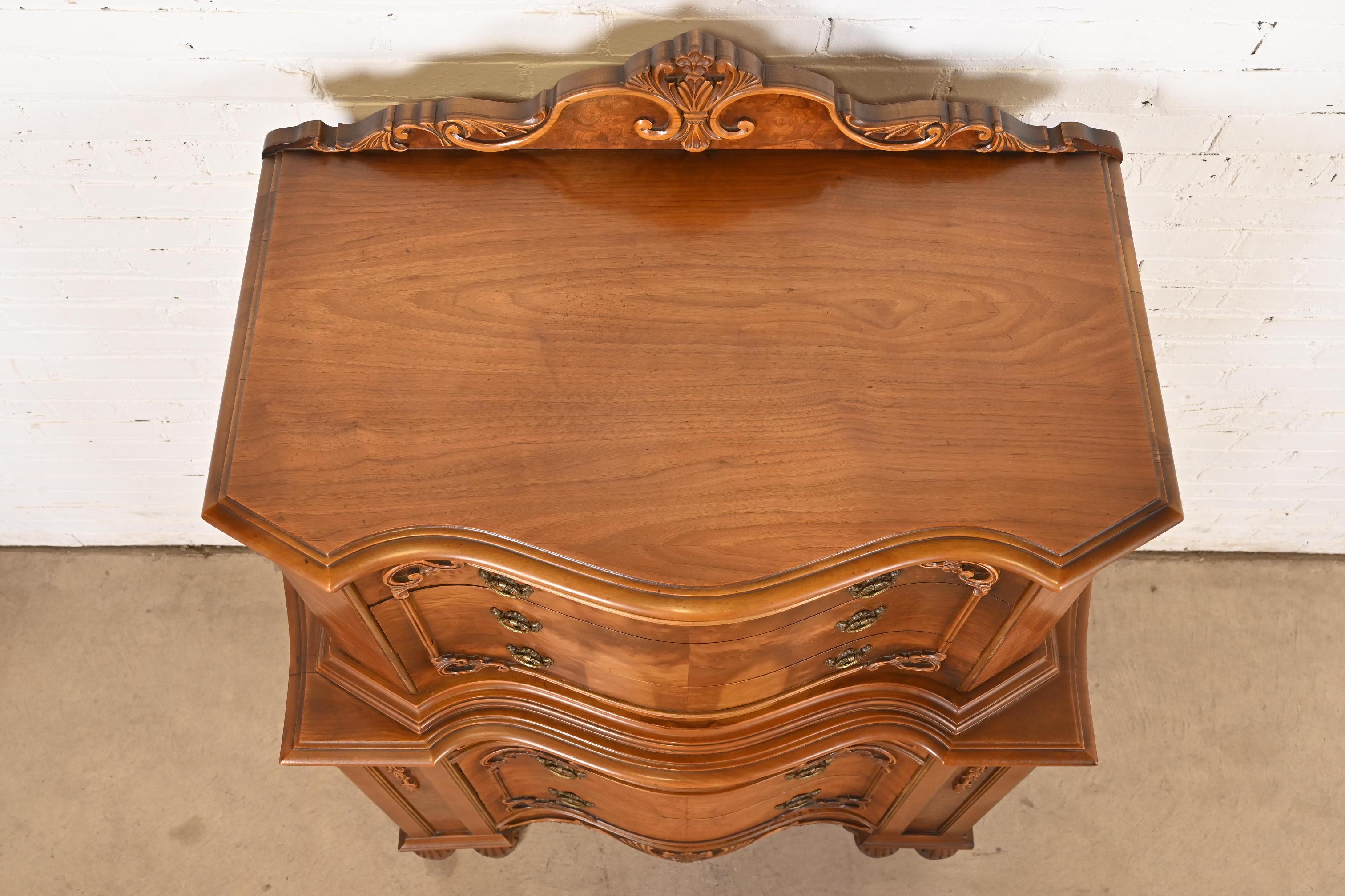 Comò Highboy in stile Romweber, stile Art Deco francese, in noce sbavato, CIRCA 1920 in vendita 3