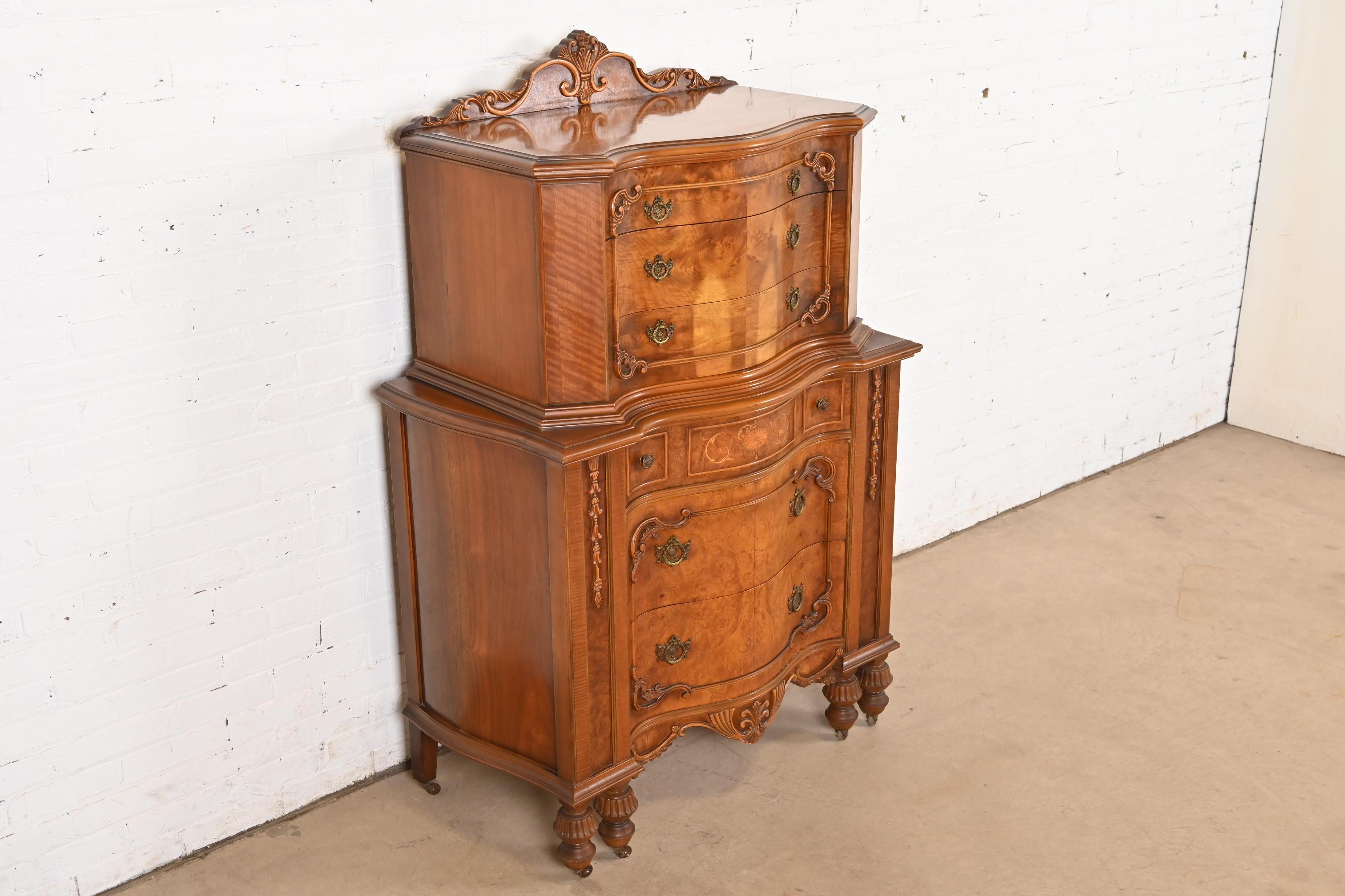 Comò Highboy in stile Romweber, stile Art Deco francese, in noce sbavato, CIRCA 1920 In condizioni buone in vendita a South Bend, IN
