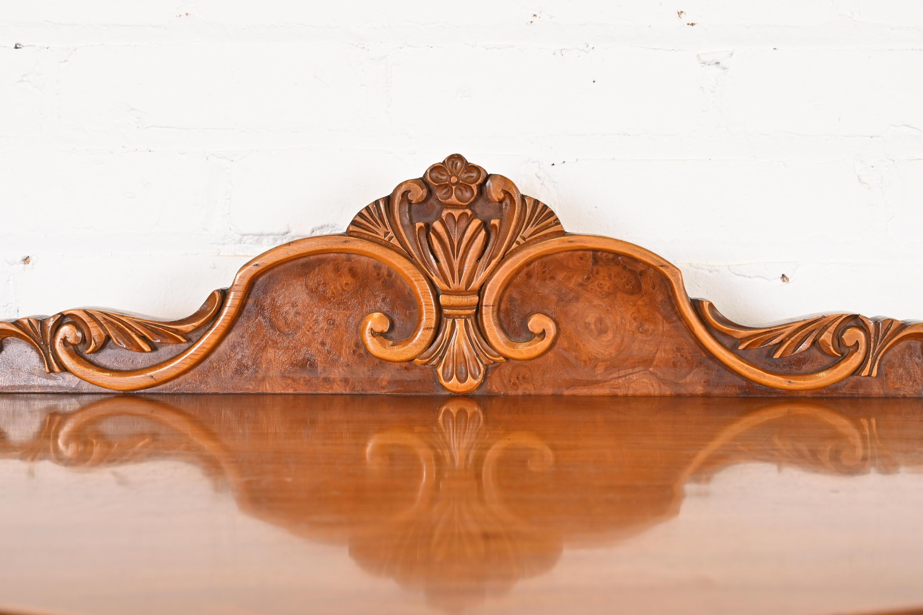 Comò Highboy in stile Romweber, stile Art Deco francese, in noce sbavato, CIRCA 1920 in vendita 2