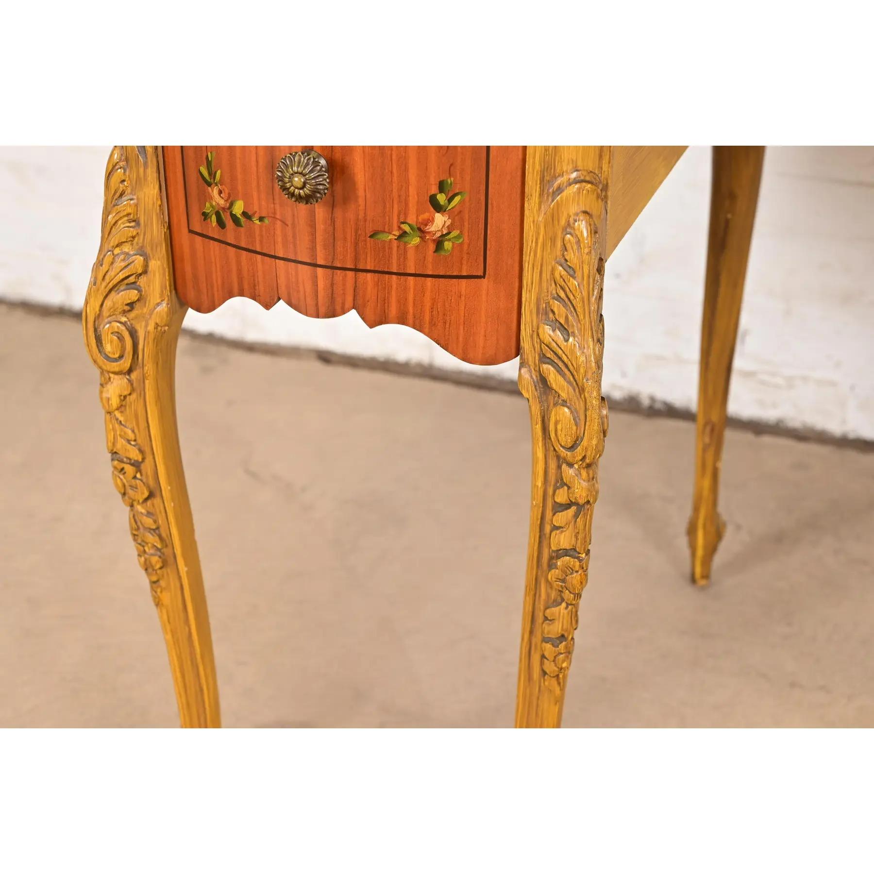 Coiffeuse en bois satiné sculpté Louis XV de style provincial français Romweber, vers 1920 en vente 3