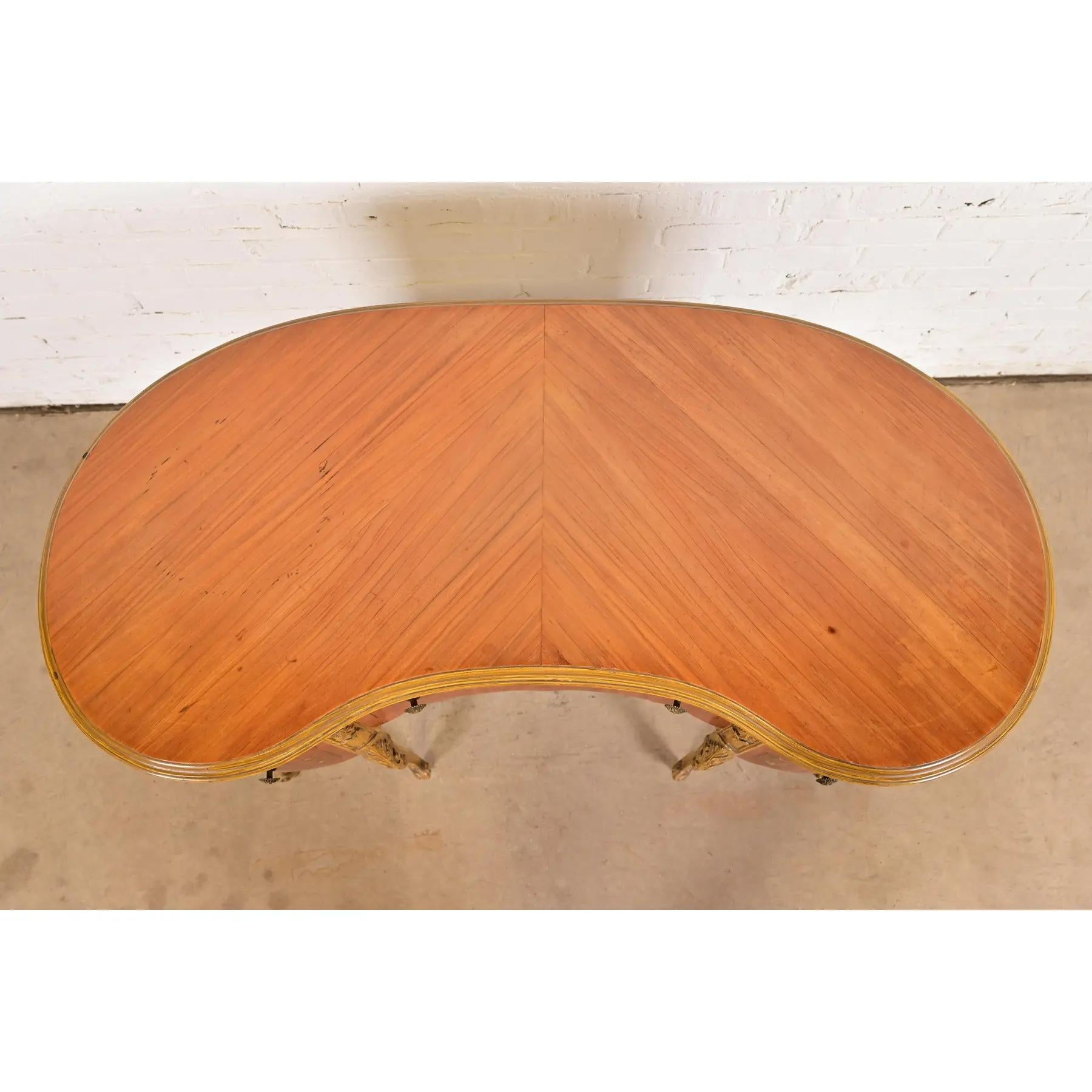 Coiffeuse en bois satiné sculpté Louis XV de style provincial français Romweber, vers 1920 en vente 4