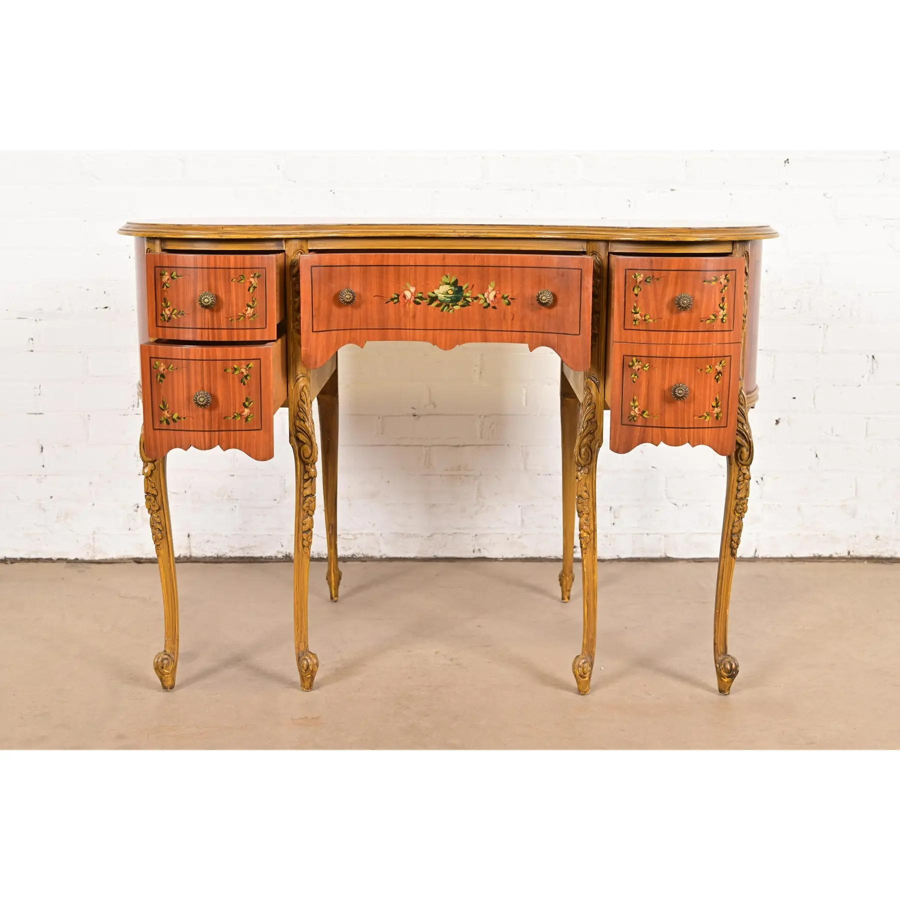 Début du 20ème siècle Coiffeuse en bois satiné sculpté Louis XV de style provincial français Romweber, vers 1920 en vente