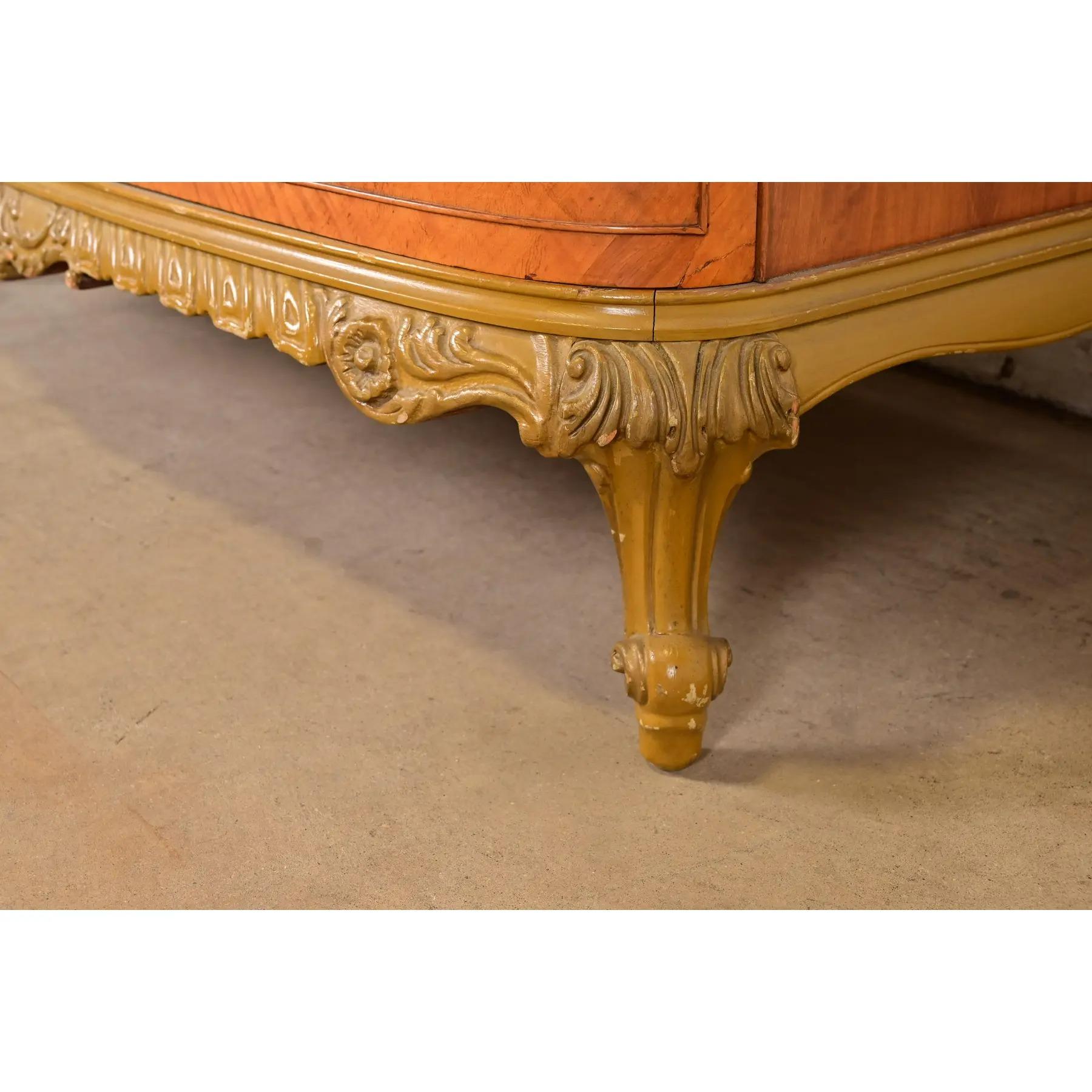 Comò in stile Romweber, stile provinciale francese Luigi XV, in legno satinato e dipinto a pacchi in vendita 4