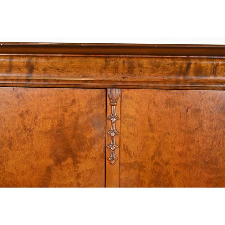 Libreria o mobile bar in legno di radica Queen Anne in stile Romweber, circa 1930 in vendita 2