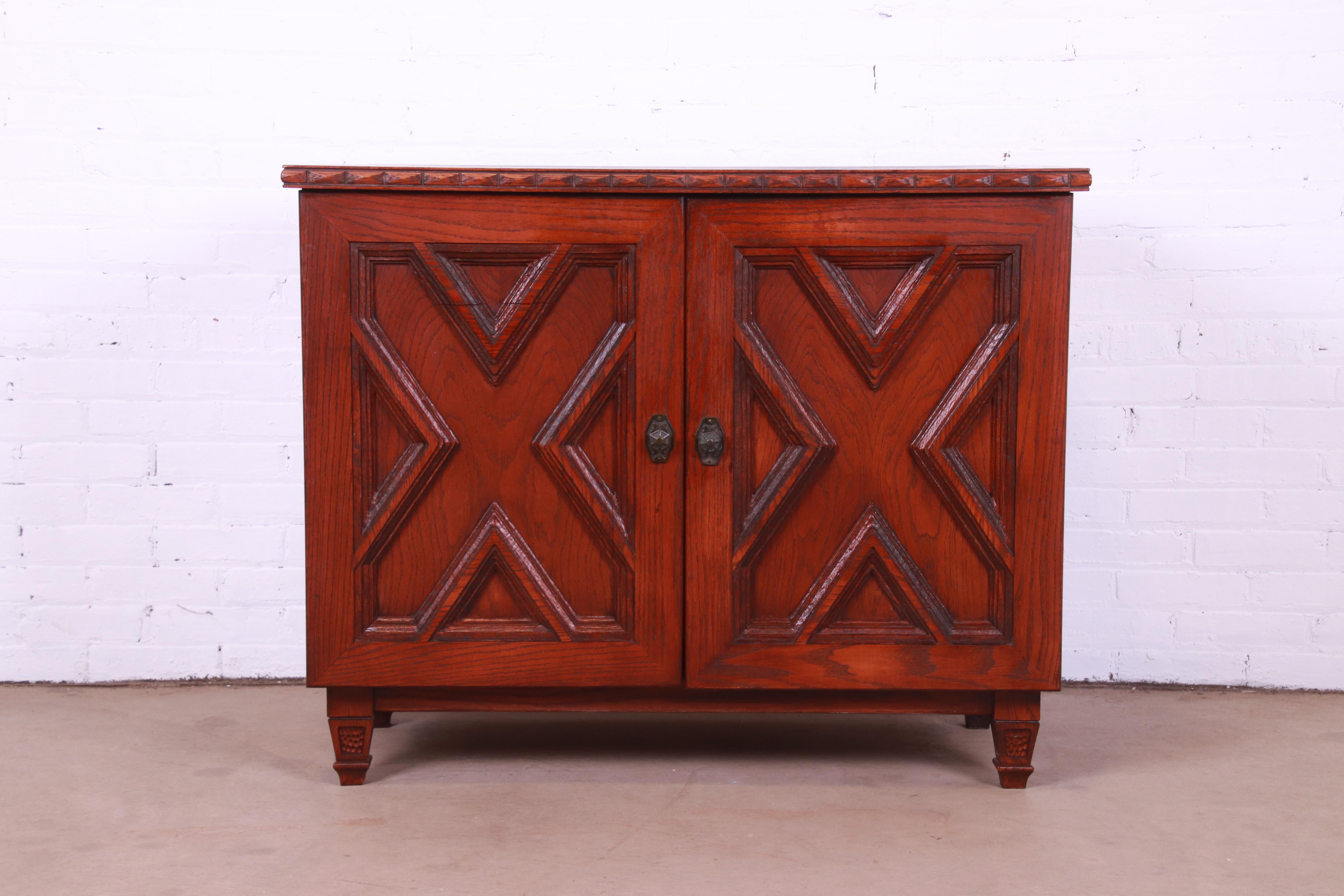 Romweber Viking-Barschrank aus Eiche mit Lift-Top, ca. 1960er Jahre (amerikanisch) im Angebot