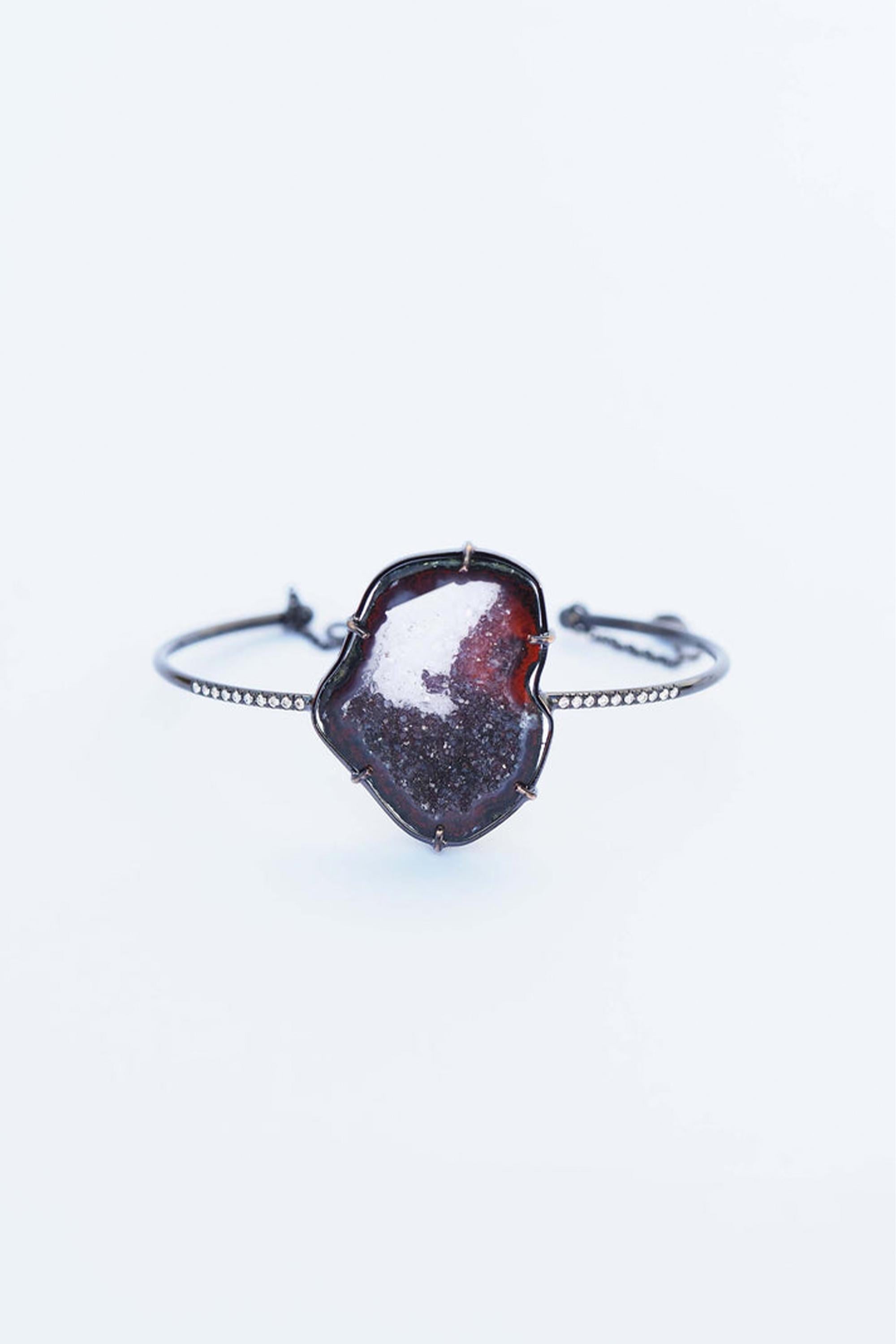 Bracelet ROMY, agate noire, rouge et blanche avec 0,12 carat de diamants et 18 carats en vente