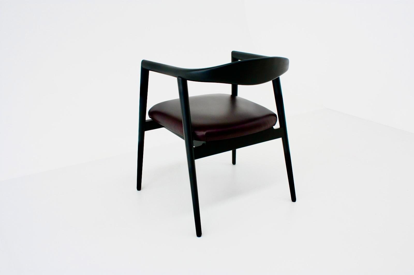 Romy Pull Up 06 Stuhl mit Lederpolsterung und mattem schwarzem Rahmen von Casa Casati im Angebot 2