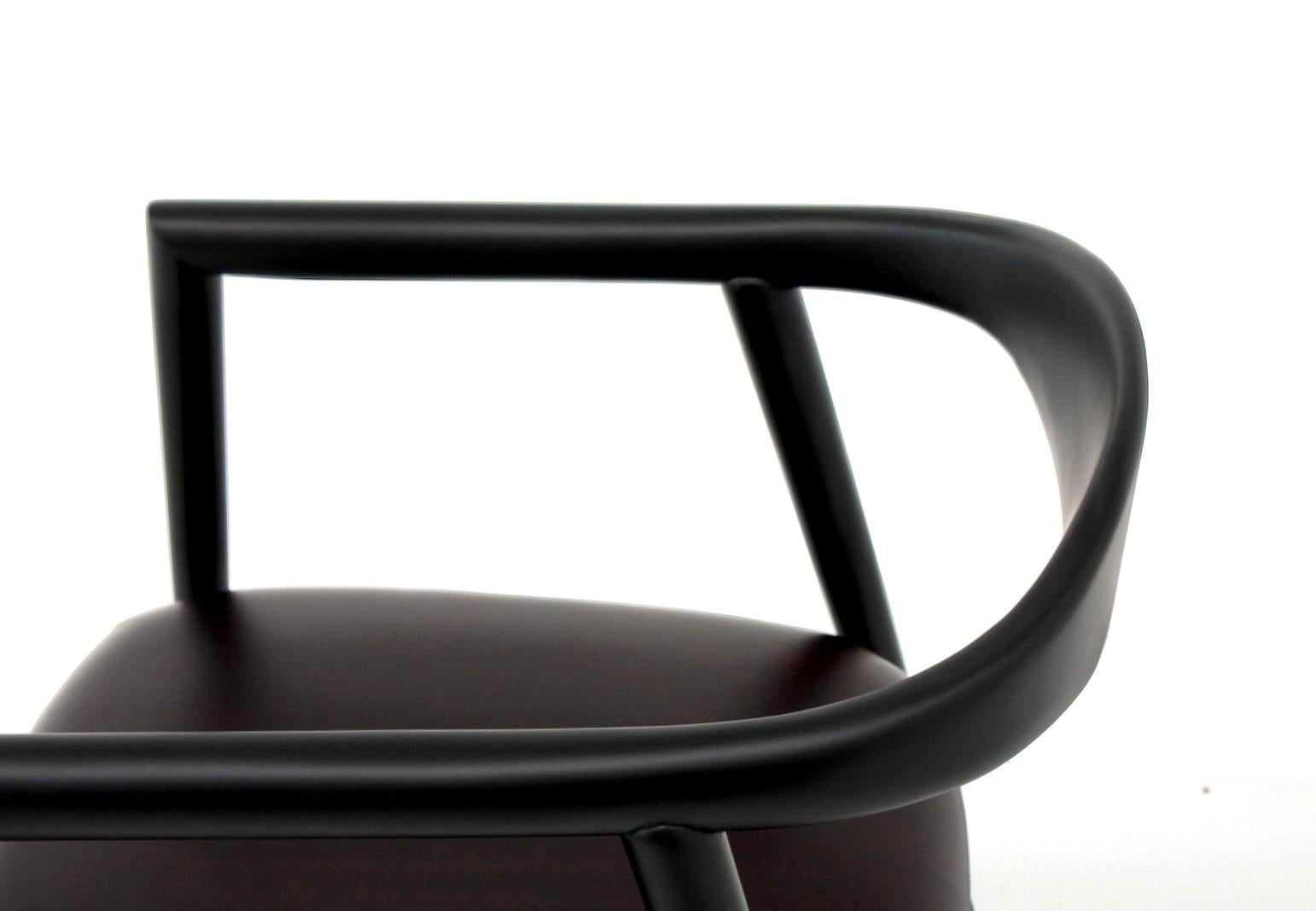 Romy Pull Up 06 Stuhl mit Lederpolsterung und mattem schwarzem Rahmen von Casa Casati (Sonstiges) im Angebot