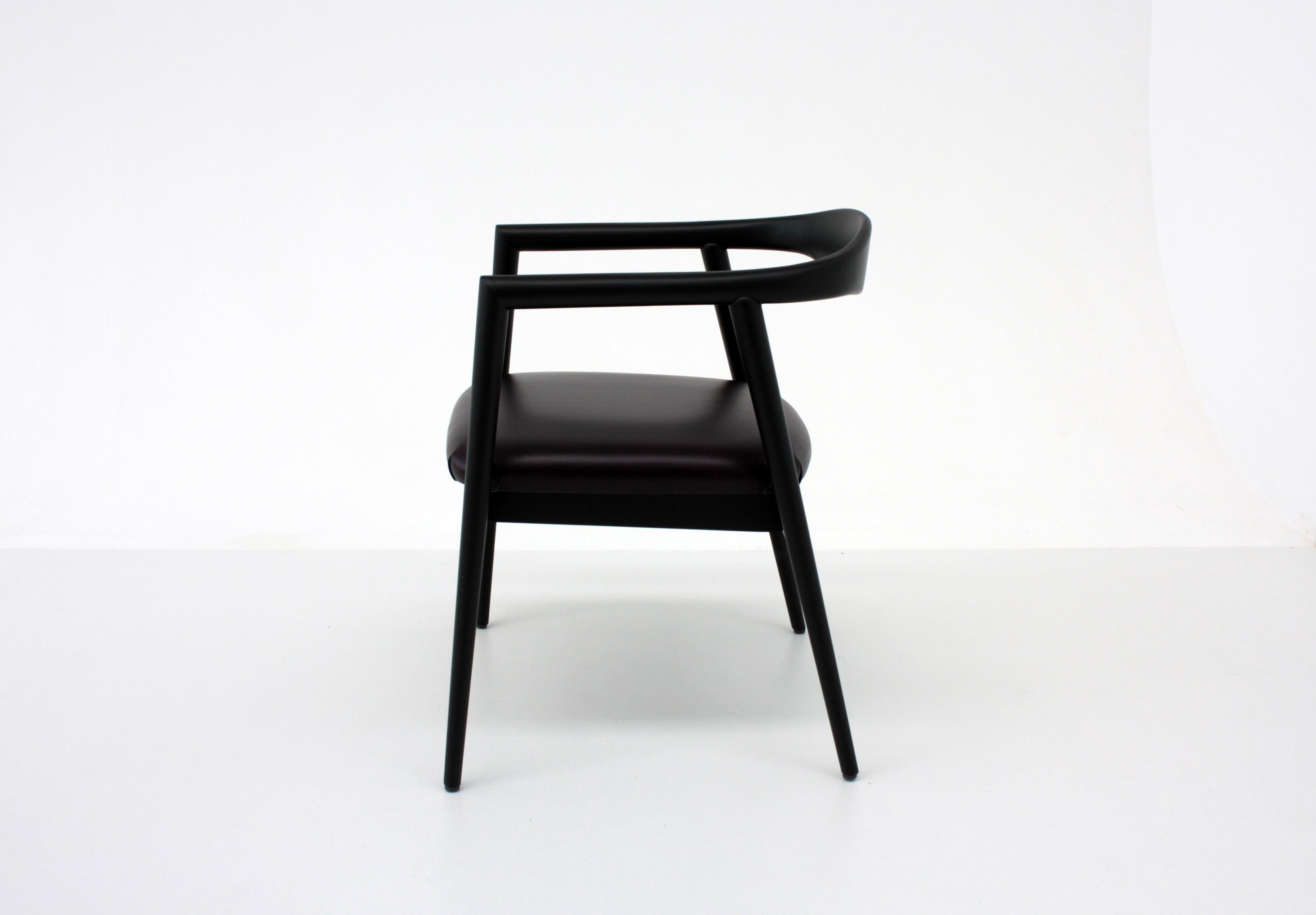 Romy Pull Up 06 Stuhl mit Lederpolsterung und mattem schwarzem Rahmen von Casa Casati im Angebot 1