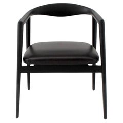 Sedia Romi Pull Up 06 con rivestimento in pelle e struttura nera opaca di Casa Casati