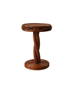 Mesa auxiliar Romy de ratán teñido, resina y cuero by POPUS EDITIONS