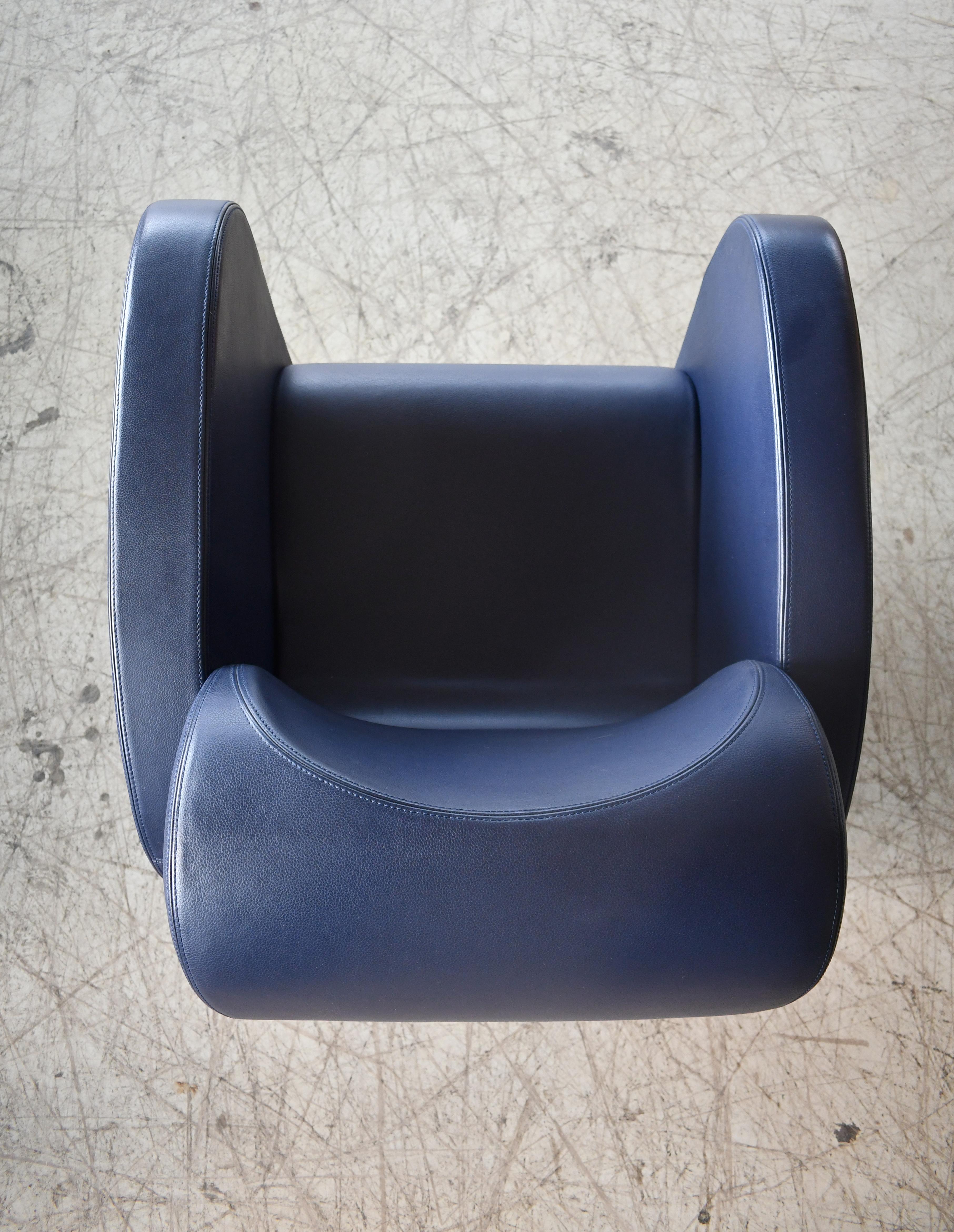 Ron Arad Lounge Chair Model in Blue Leather for Moroso, Italy  For Sale 3