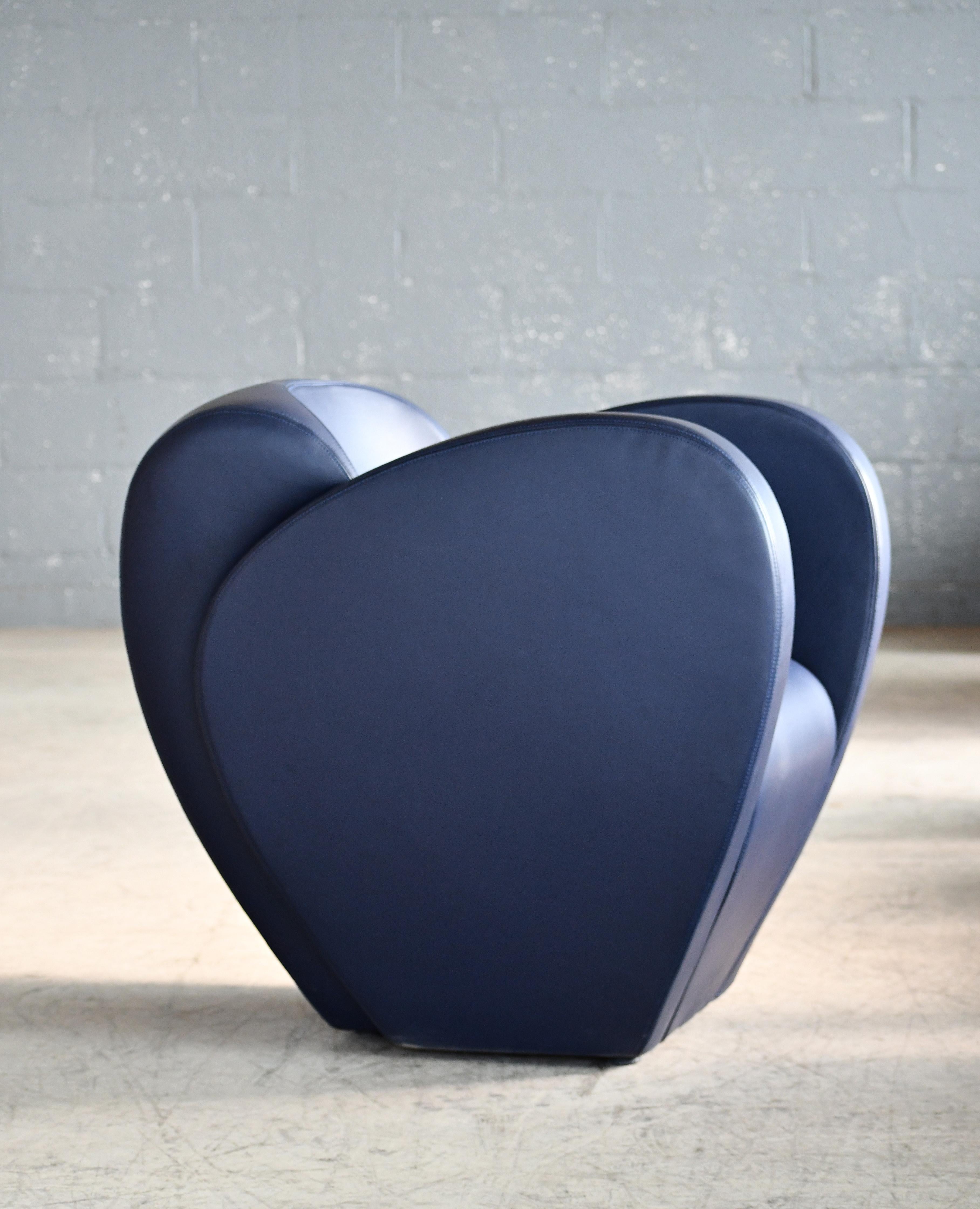 Cuir Modèle de chaise longue Ron Arad en cuir bleu pour Moroso, Italie  en vente
