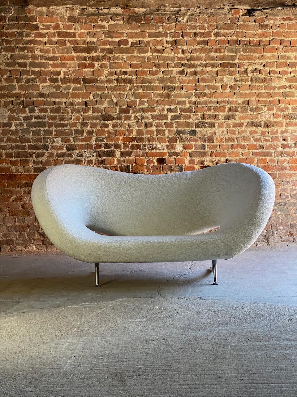Ron Arad Victoria und Albert Sofa in Boucle von Moroso um 2000

Die atemberaubenden Sofas Ron Arad Victoria and Albert Boucle, die von Moroso bezogen werden, der kontinuierliche Fluss der geschwungenen Linien, eine Bildform, die gezeichnet wird,