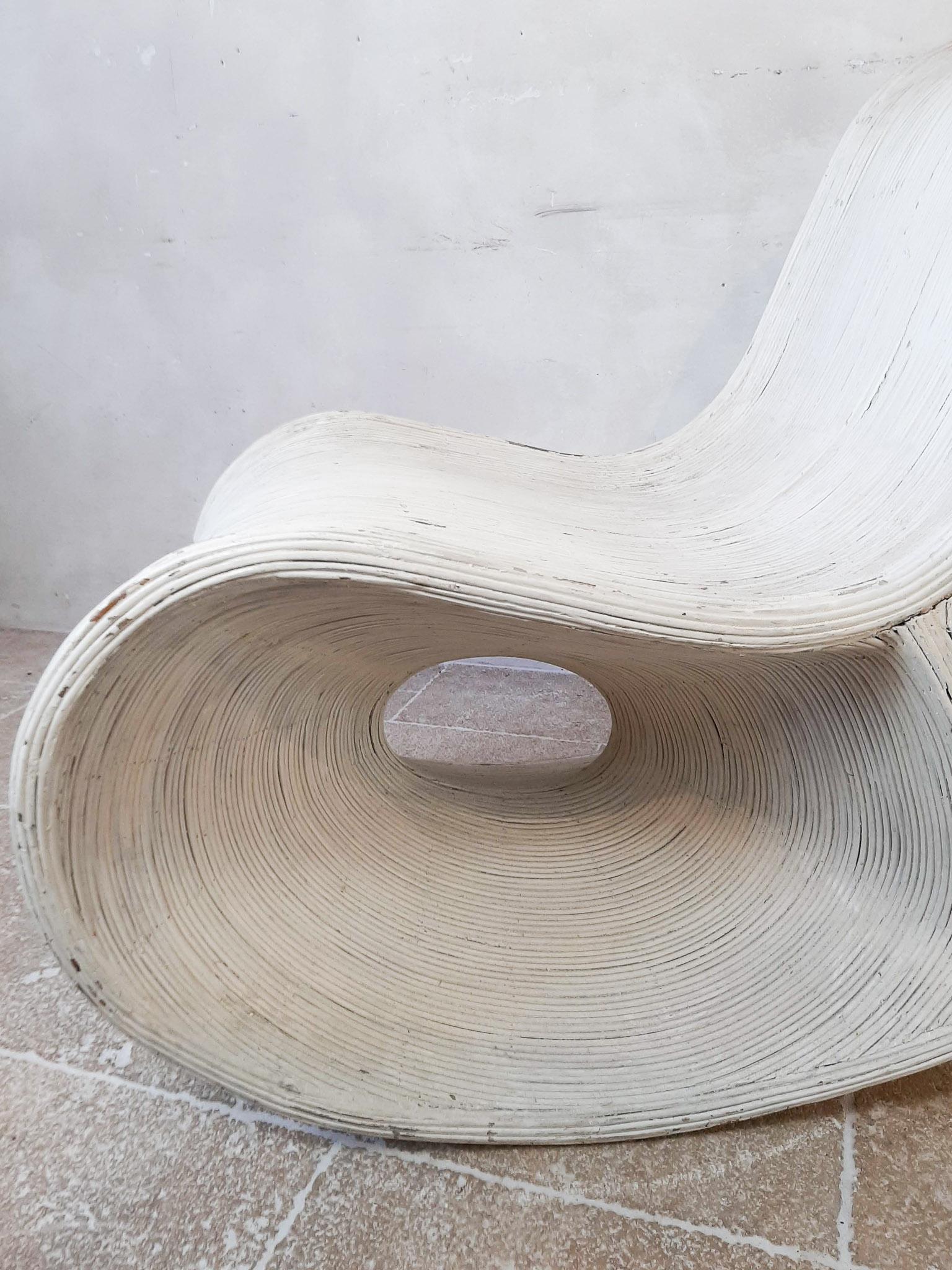 Peint Fauteuil de salon Ron Arad en rotin peint en blanc et bambou en vente