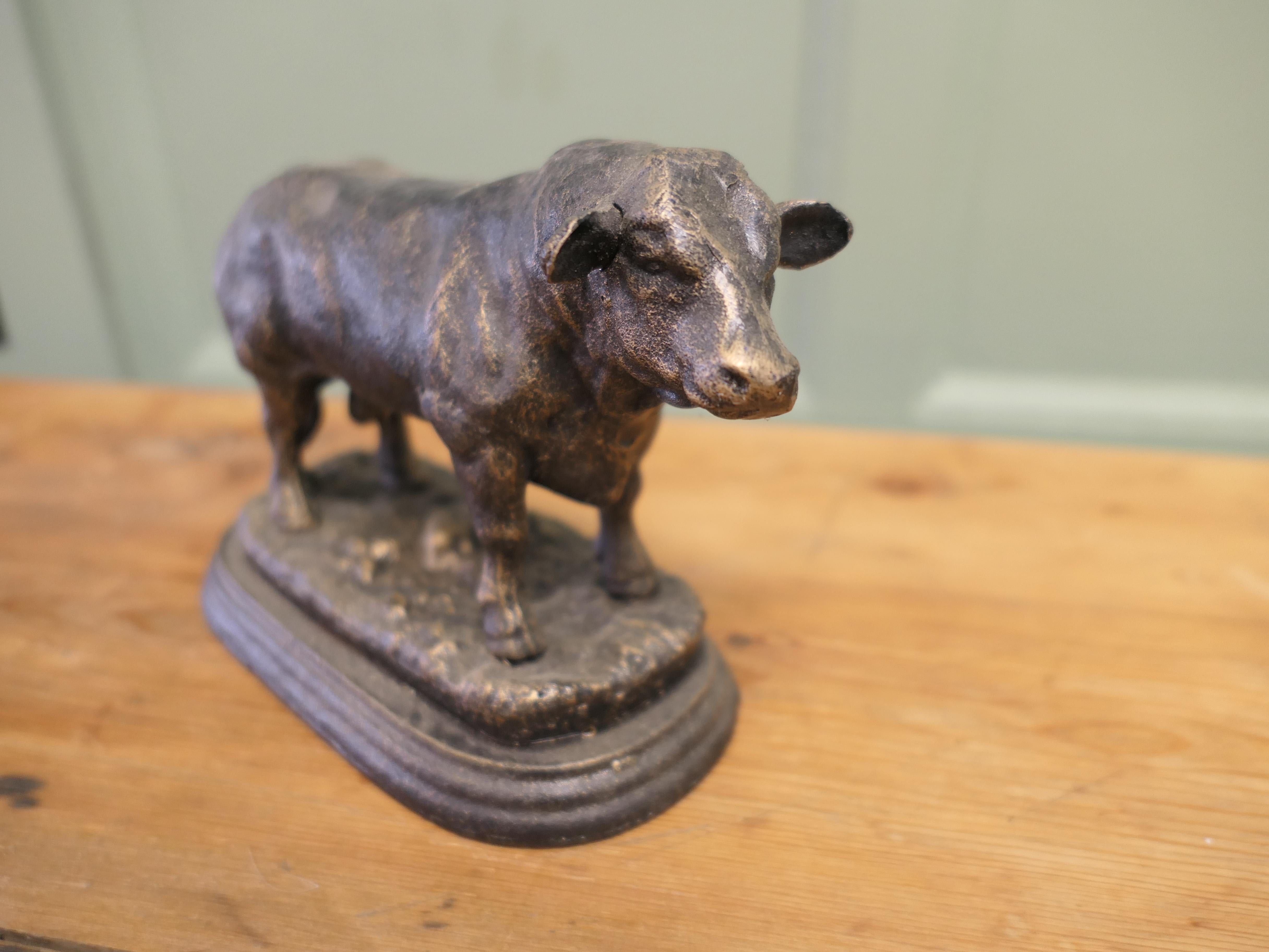 Ferro ornamento da scrivania di ron Bull con finitura in bronzo patinato in vendita