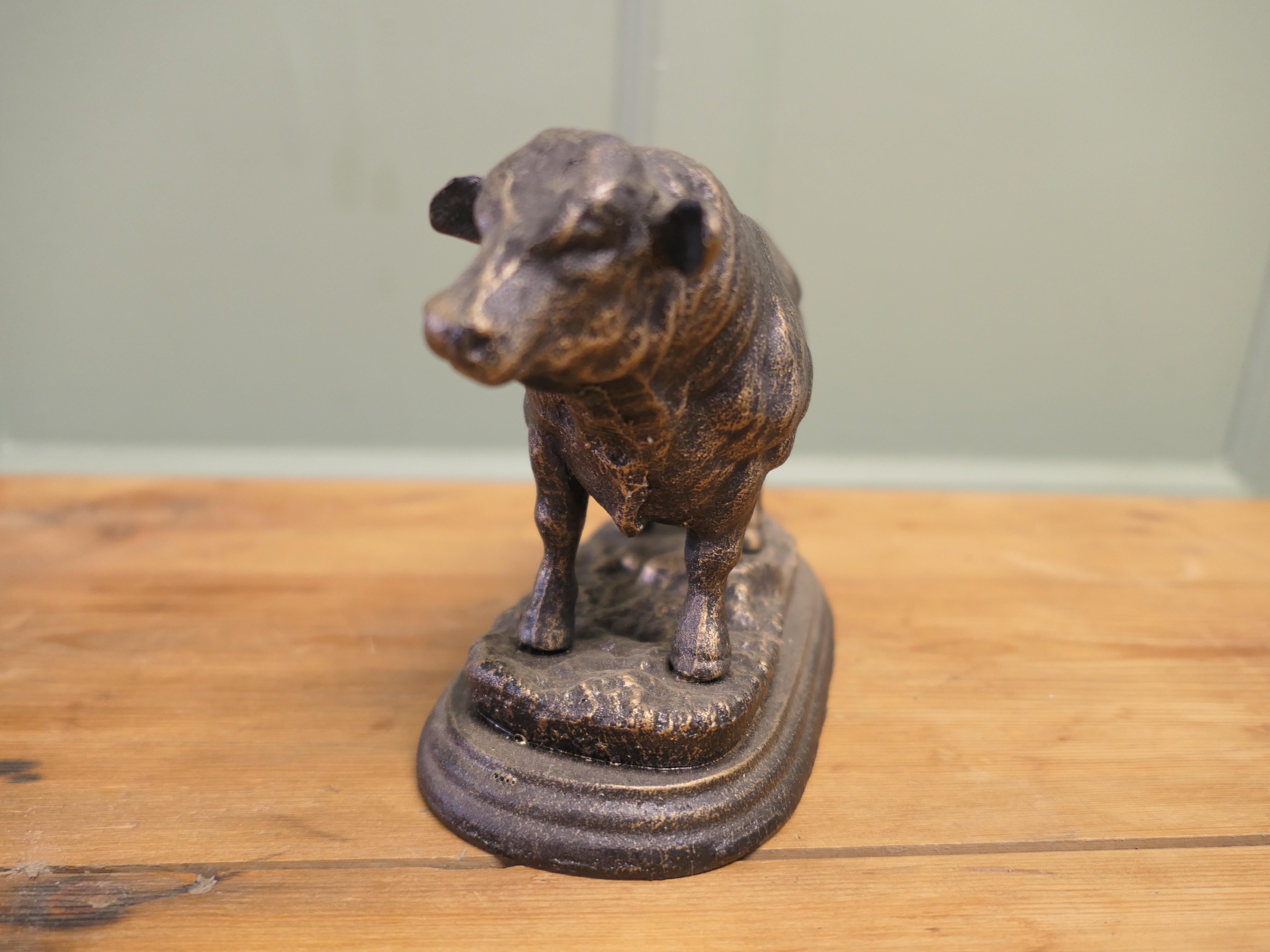 ornamento da scrivania di ron Bull con finitura in bronzo patinato in vendita 1