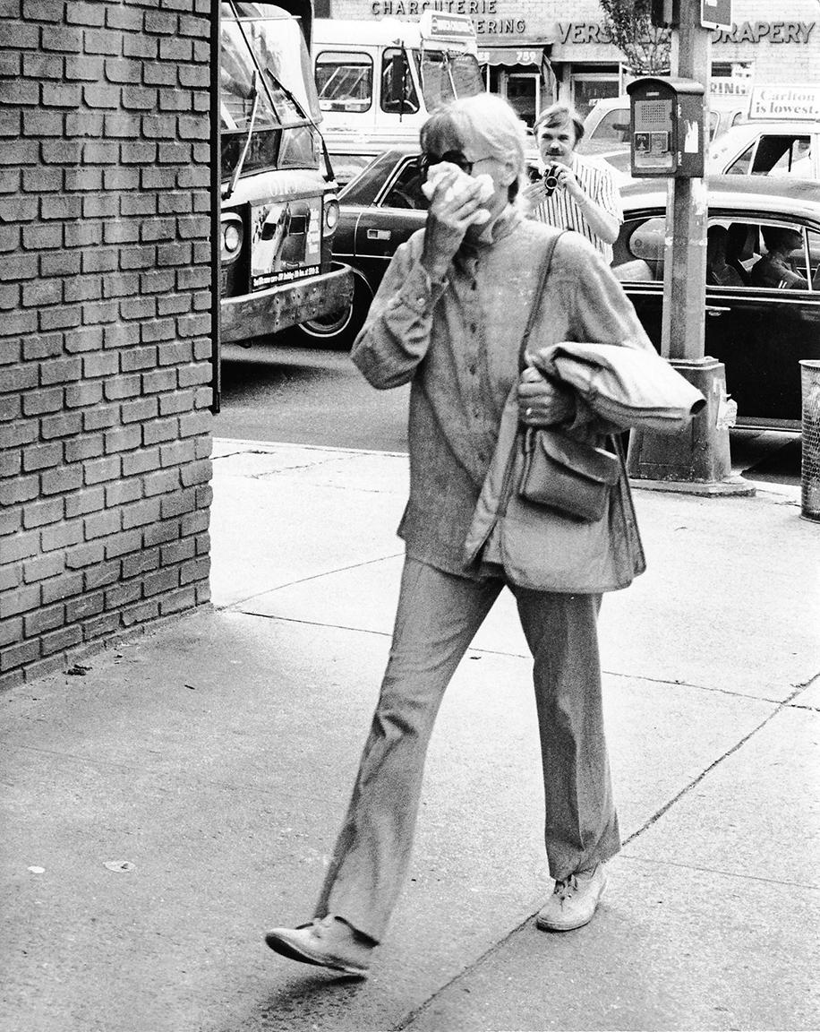 Greta Garbo returns from Rizzoli Book Shop, New York City - Photograph by Ron Galella