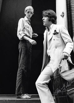 Justin de Villeneuve y Twiggy fuera del Studio de Bert Stern, Nueva York