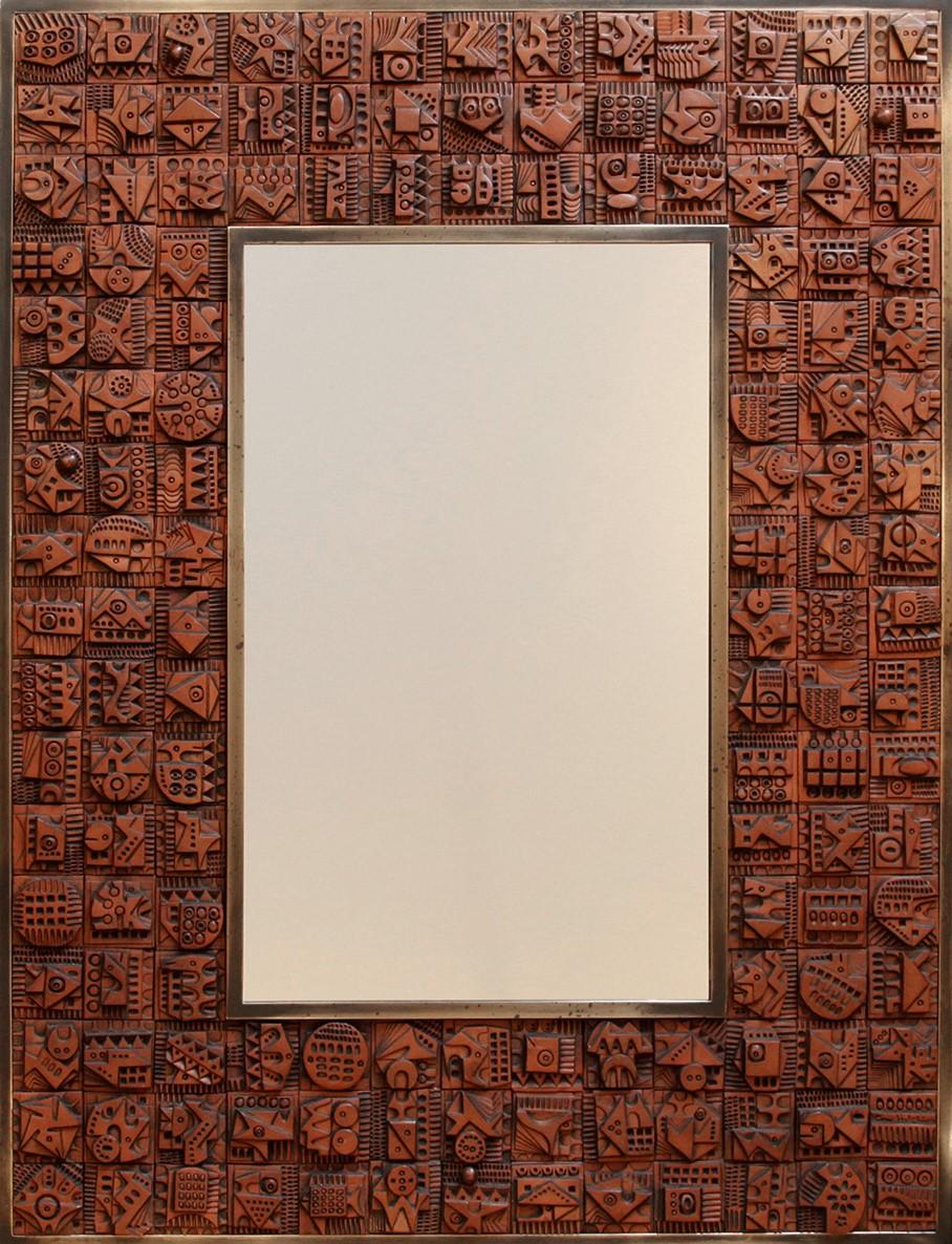 Atemberaubender Original-Spiegel des Künstlers mit 144 handgefertigten Terrakotta-Fliesen, die einzigartig sind. Signiert vom Künstler in einer der Kacheln. Dieser große, auffallende Spiegel hat eine tolle brutalistische und modernistische