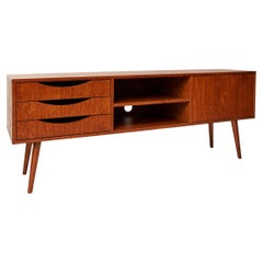 Grand buffet Ron par Pastform