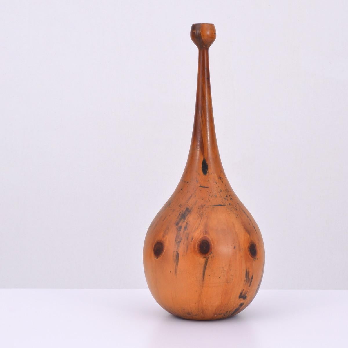 Artist/Designer: Ron Kent (American, 1931-2018), Myra Kent (American, 20th Century)

Additional Information: Ron and Myra Kent were American woodturners known for beautifully crafted wooden vessels.

Marking(s); notes: signed

Country of origin;