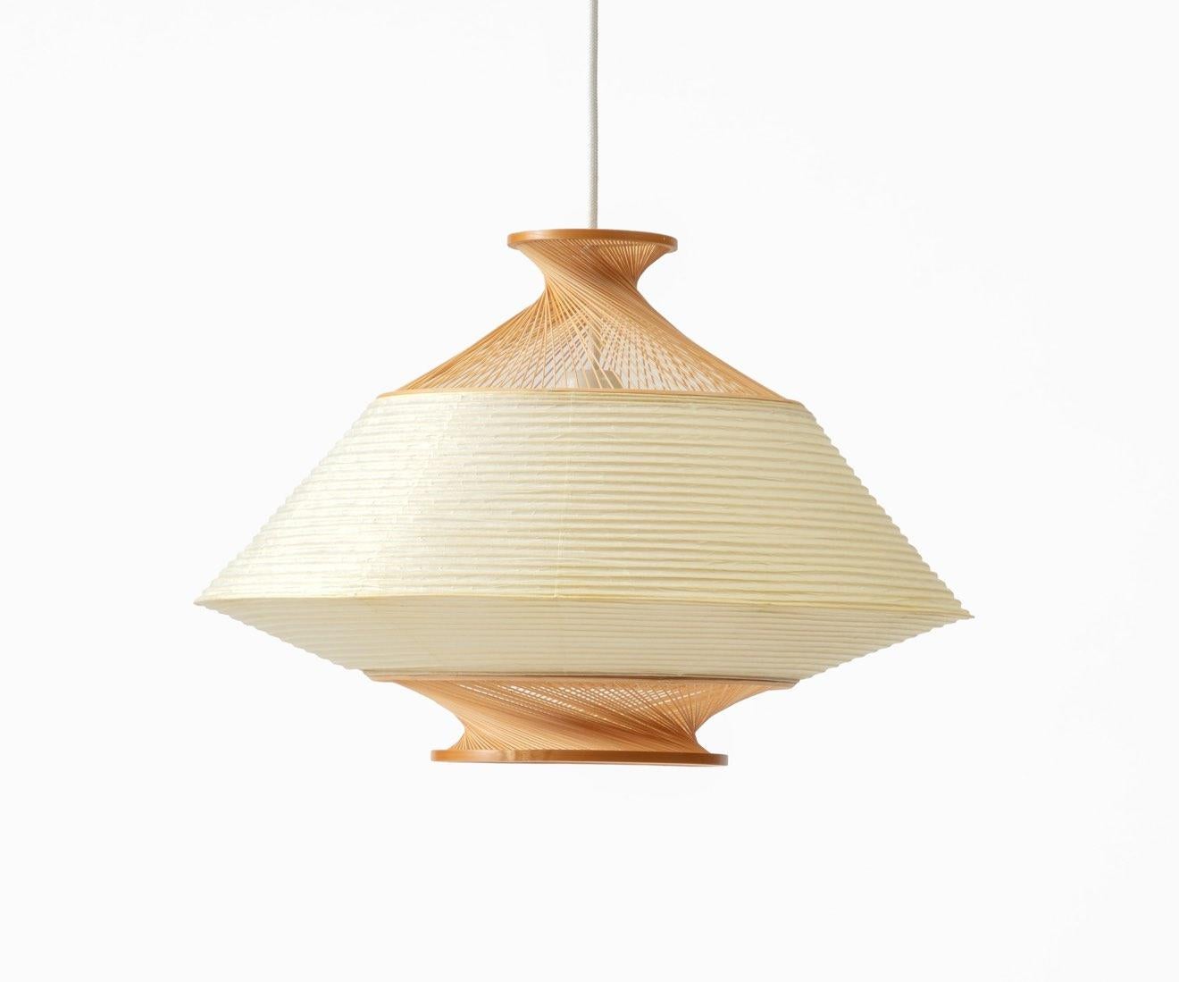 The RON pendant combines the bamboo craftsmanship of the artist with the softness and warmth of the paper shade.

A unique feature is that the paper shade can be turned upside down and change the expression of the lamp.

Often paper lamps are