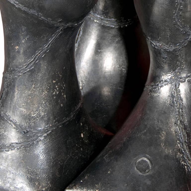 Abdeckung (Braun), Figurative Sculpture, von Ron Reihel