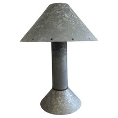 Lampe Ron Rezek avec abat-jour amovible en zinc