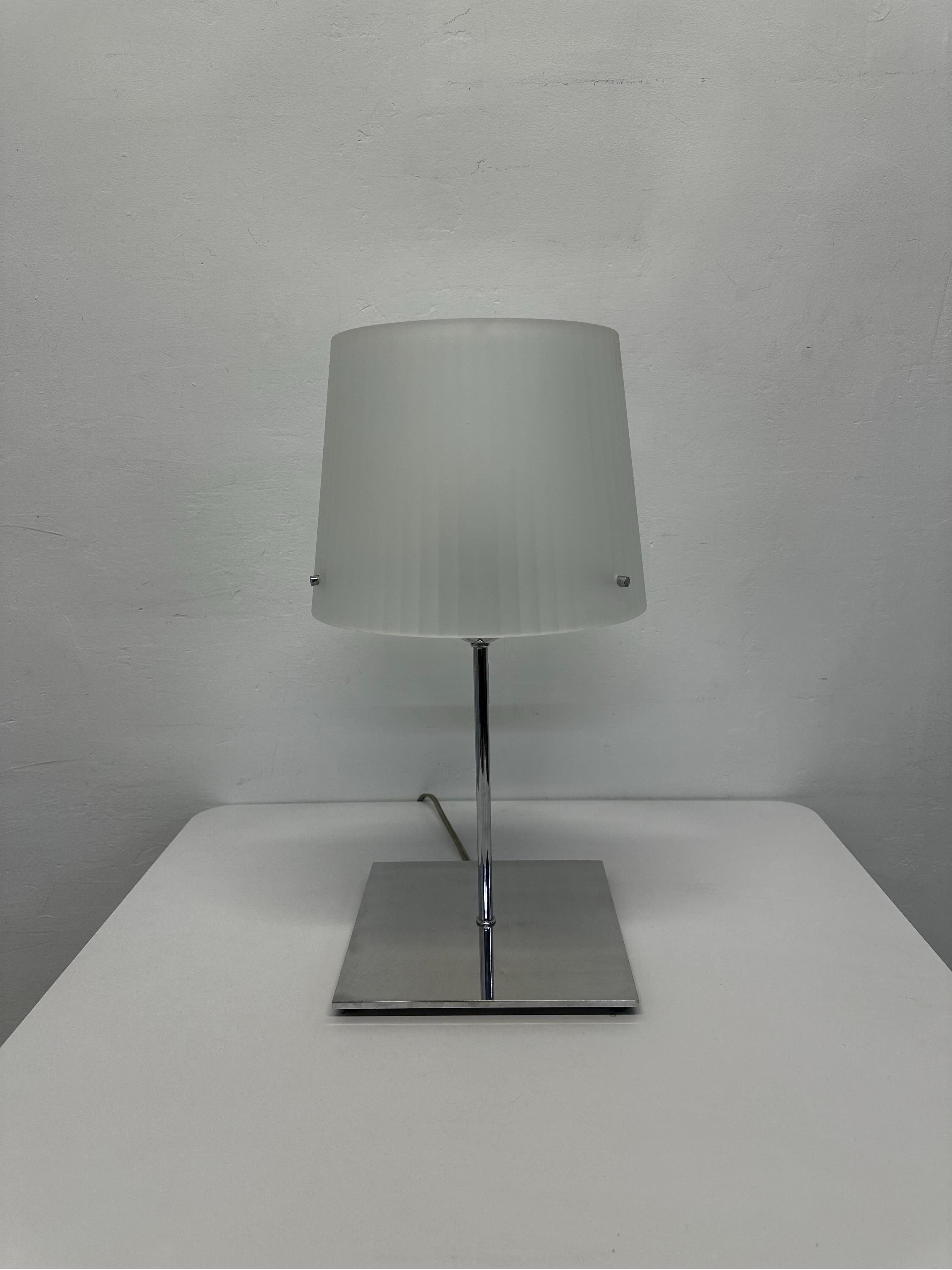 Bolo desk or table lamp designed by Peclar Nalbandian & Guy Burr for Artemide.

Table standing luminaire for diffused incandescent lighting. Diffuser in handblown, ribbed opal white glass base in polished aluminum.