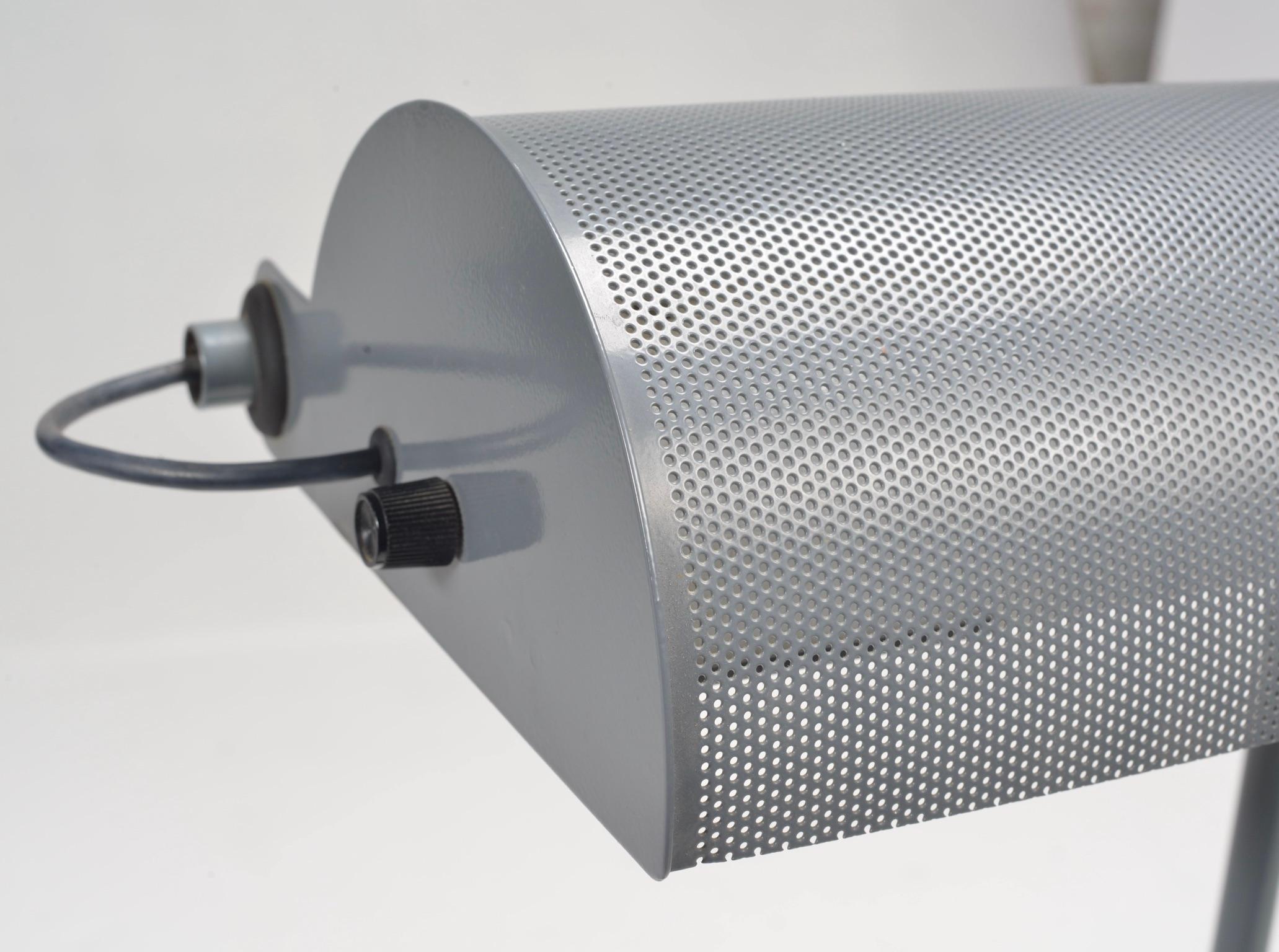 Ron Rezek Moderna de mediados de siglo Casella , Lámpara de pie de los años 70 en Bueno estado para la venta en Los Angeles, CA