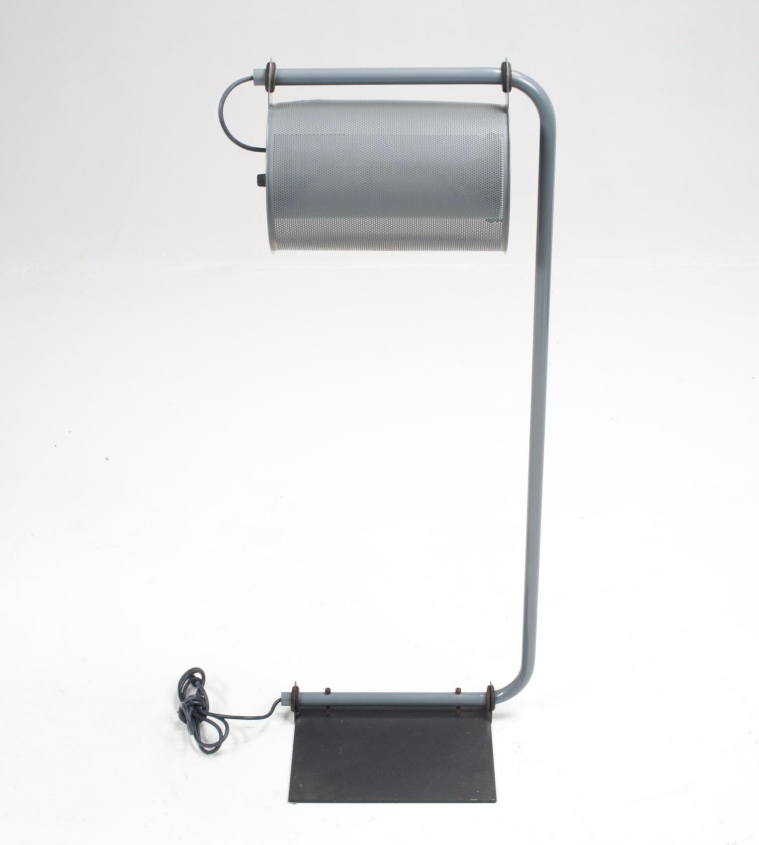 Ron Rezek Moderna de mediados de siglo Casella , Lámpara de pie de los años 70 en venta 2