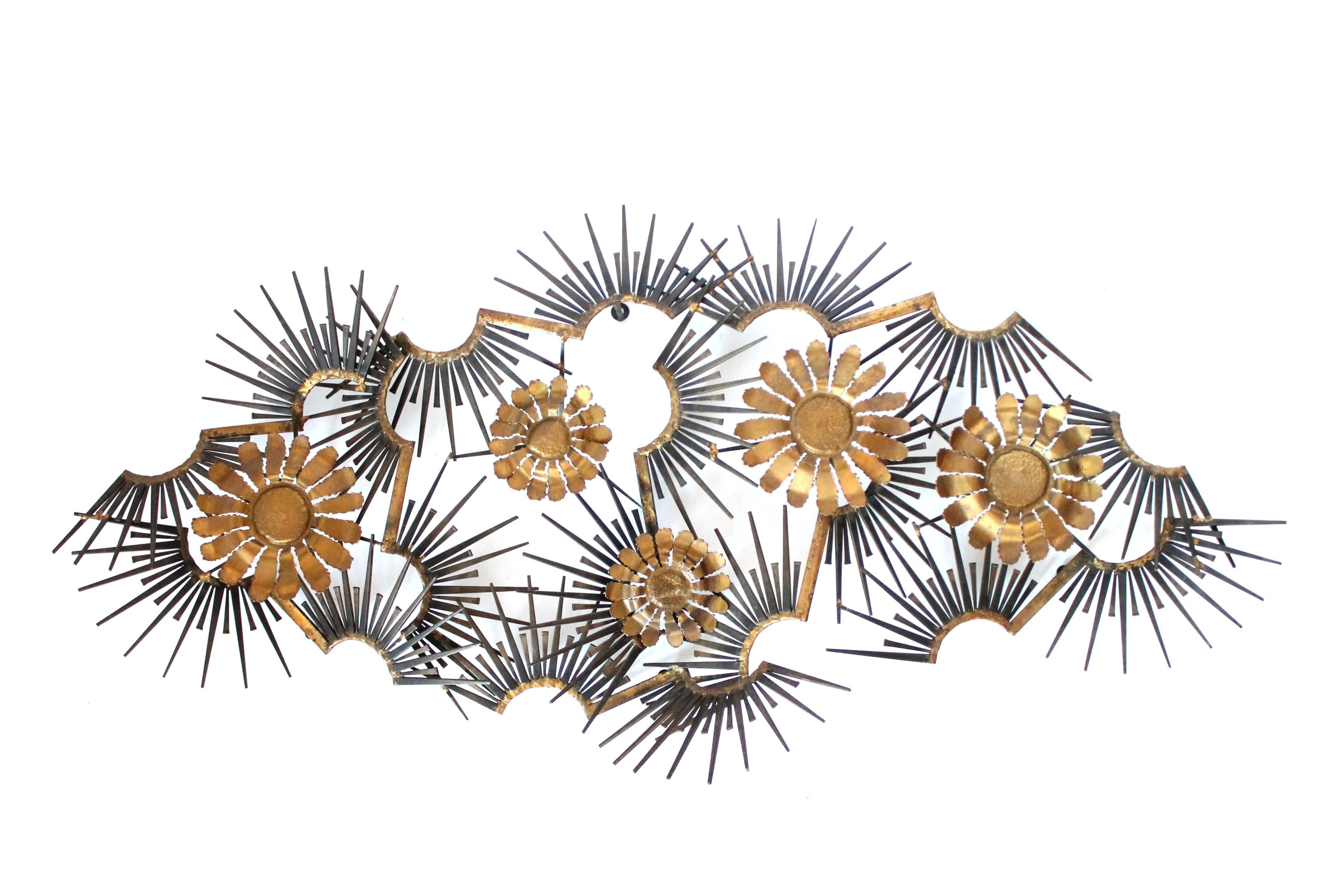 Made of cut nail, assembled and detailed with brass welding. 

The brass flower are torch cutted. 

Measure: 55 inches wide by 25 inches high. 

Ready to hang. 



  