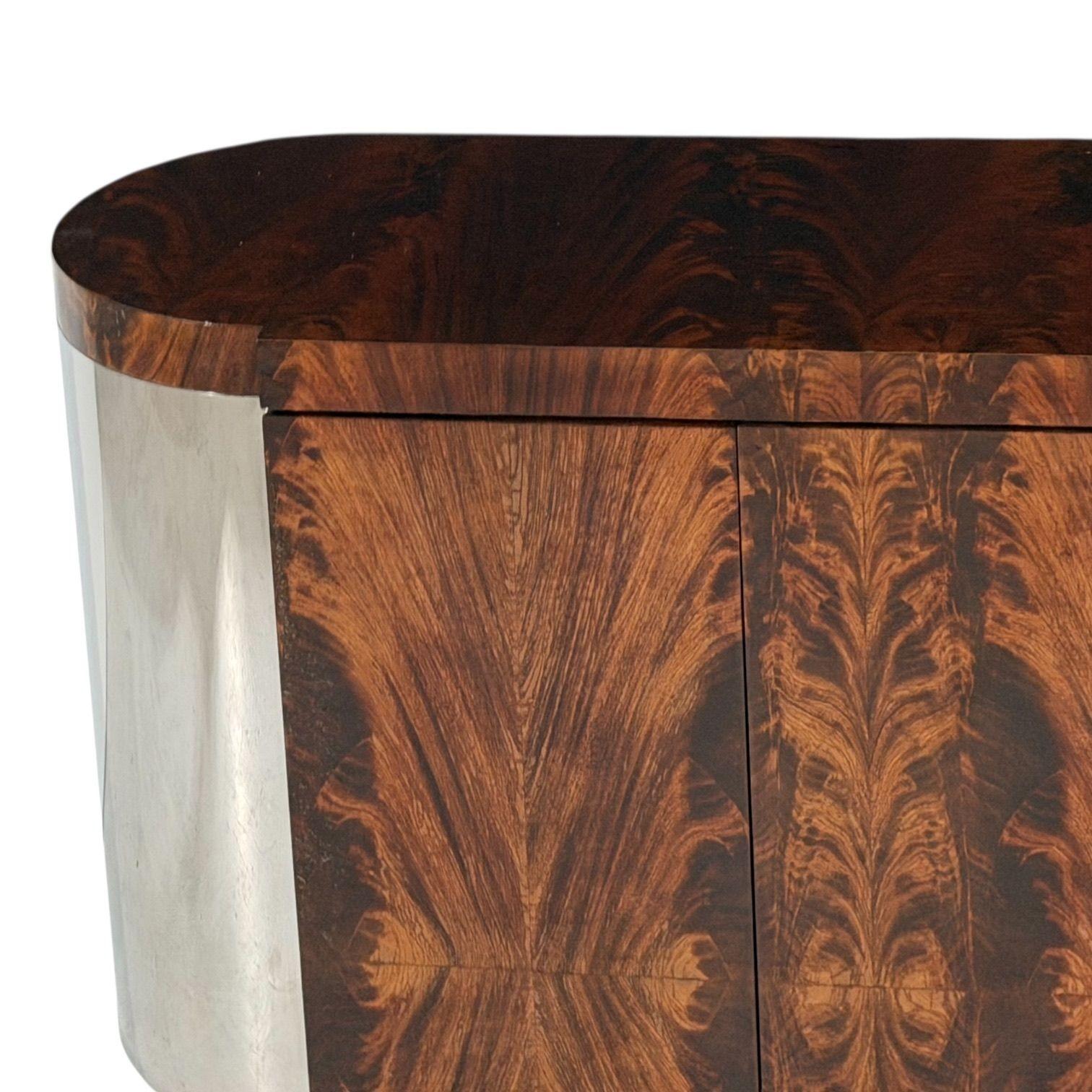 Ron Seff Burled Walnut Credenza with Chrome Sides, 1970 In condizioni buone in vendita a Chicago, IL