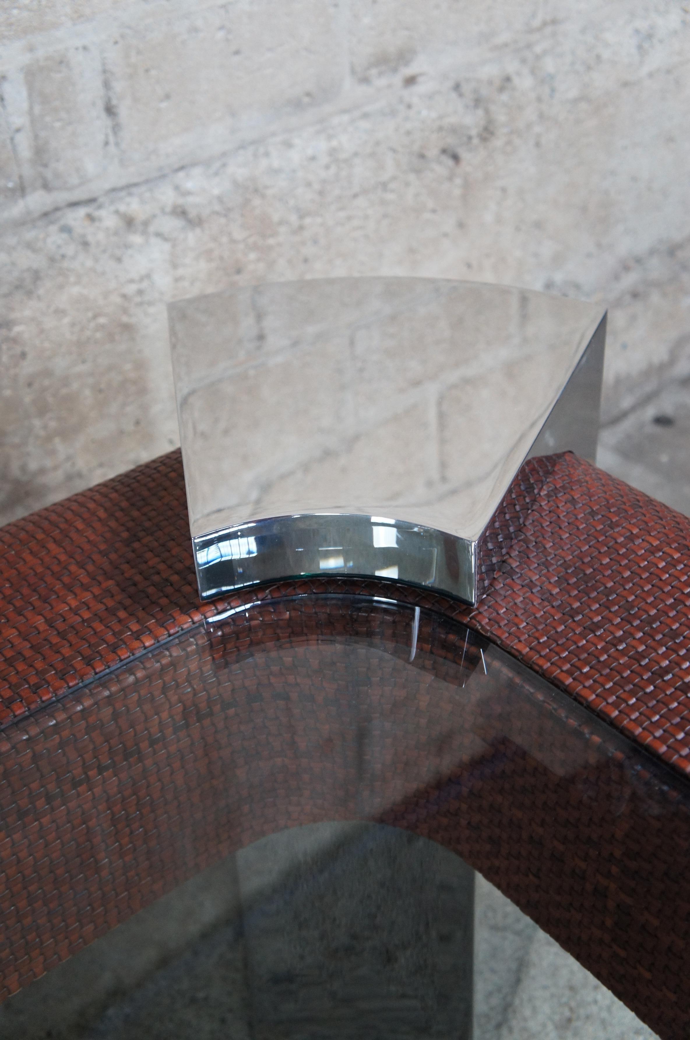 Table basse moderne du milieu du siècle dernier en acier poli, chrome et verre de rotin en vente 3