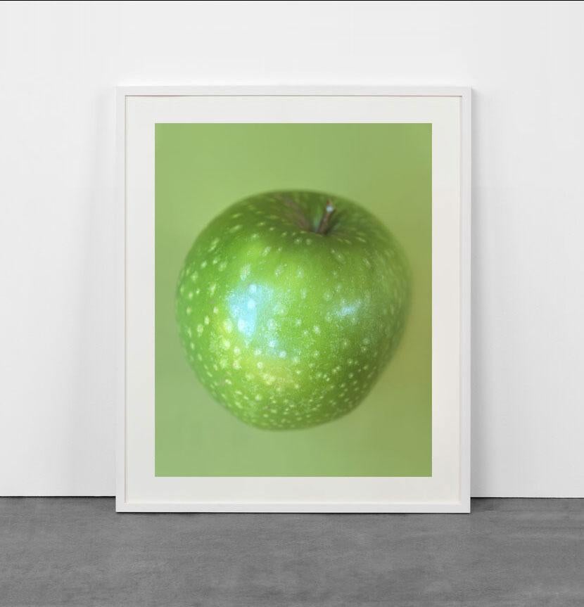 Green Apple - Photograph by Ron van Dongen