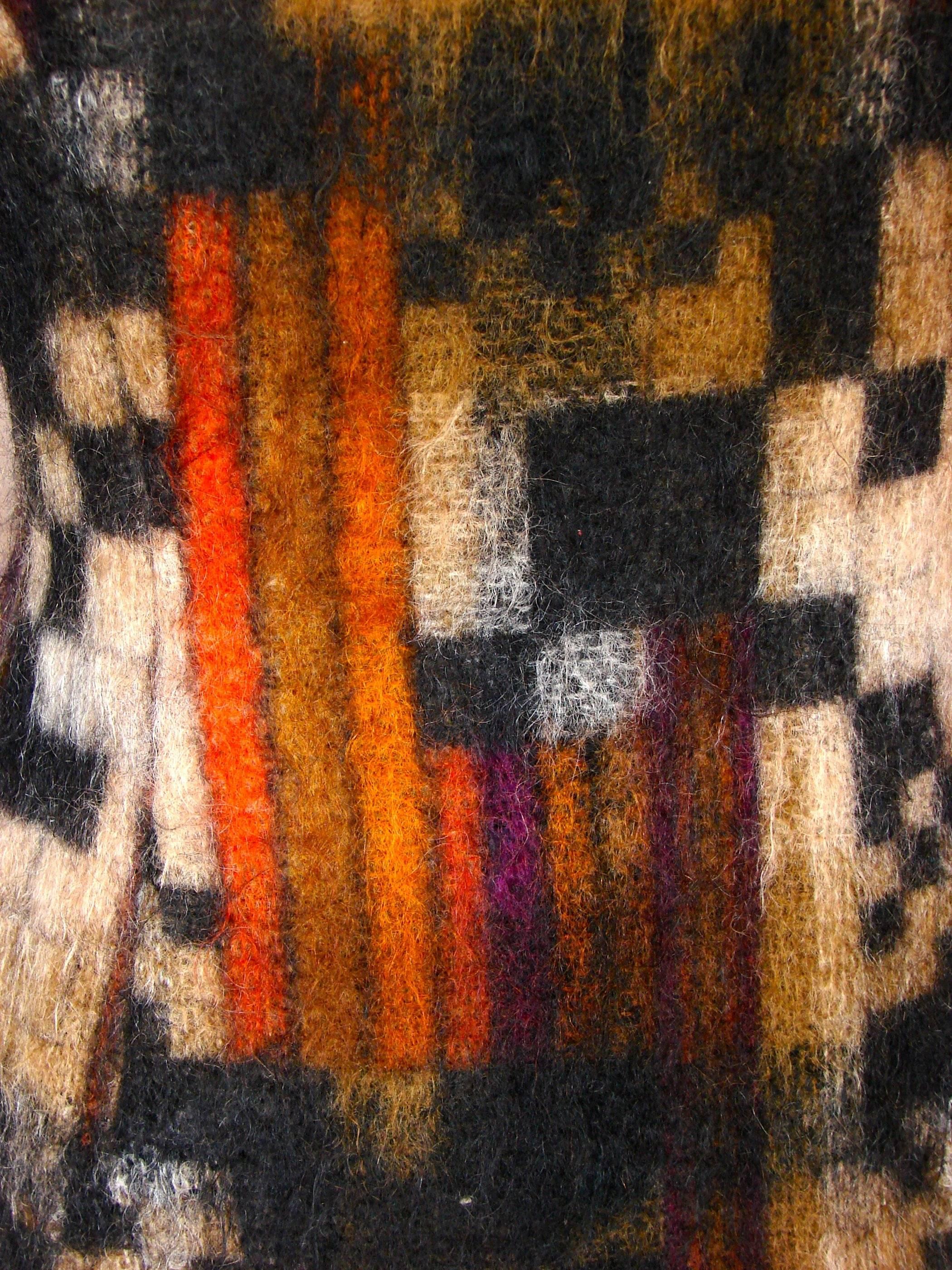 Ronald Amey Mantel aus Mohairwolle mit strukturiertem Seidenkragen und buntem, seltenem, seltenem Couture Vintage im Angebot 9