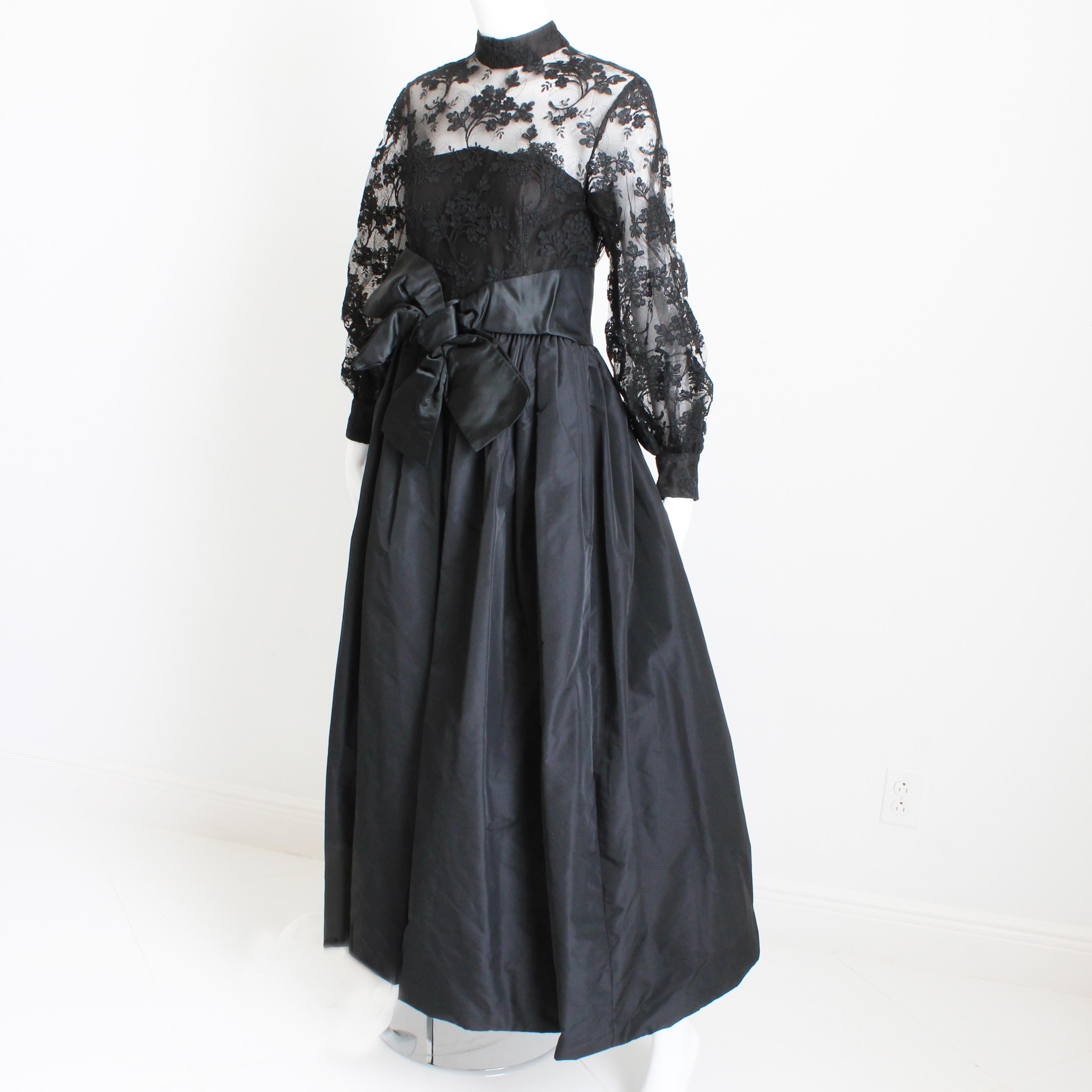 Noir Ronald Amey Evening Gown Robe de soirée en dentelle noire et taffetas de soie Vintage 70s en vente