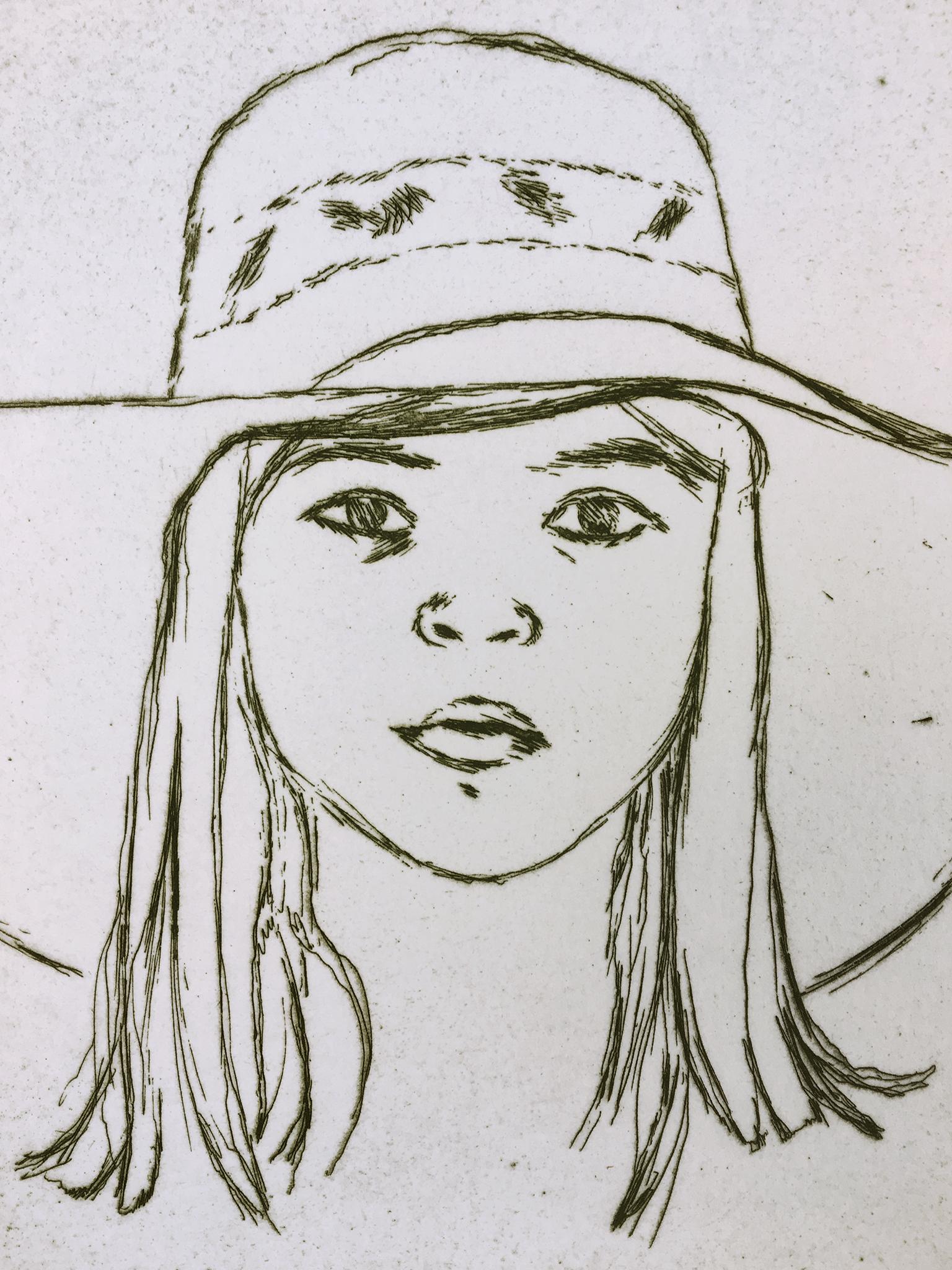 Dominie in Catalogna, Kitaj che disegna un ritratto in bianco e nero di una ragazza con cappello - Figurative Print Grigio di Ronald Brooks Kitaj