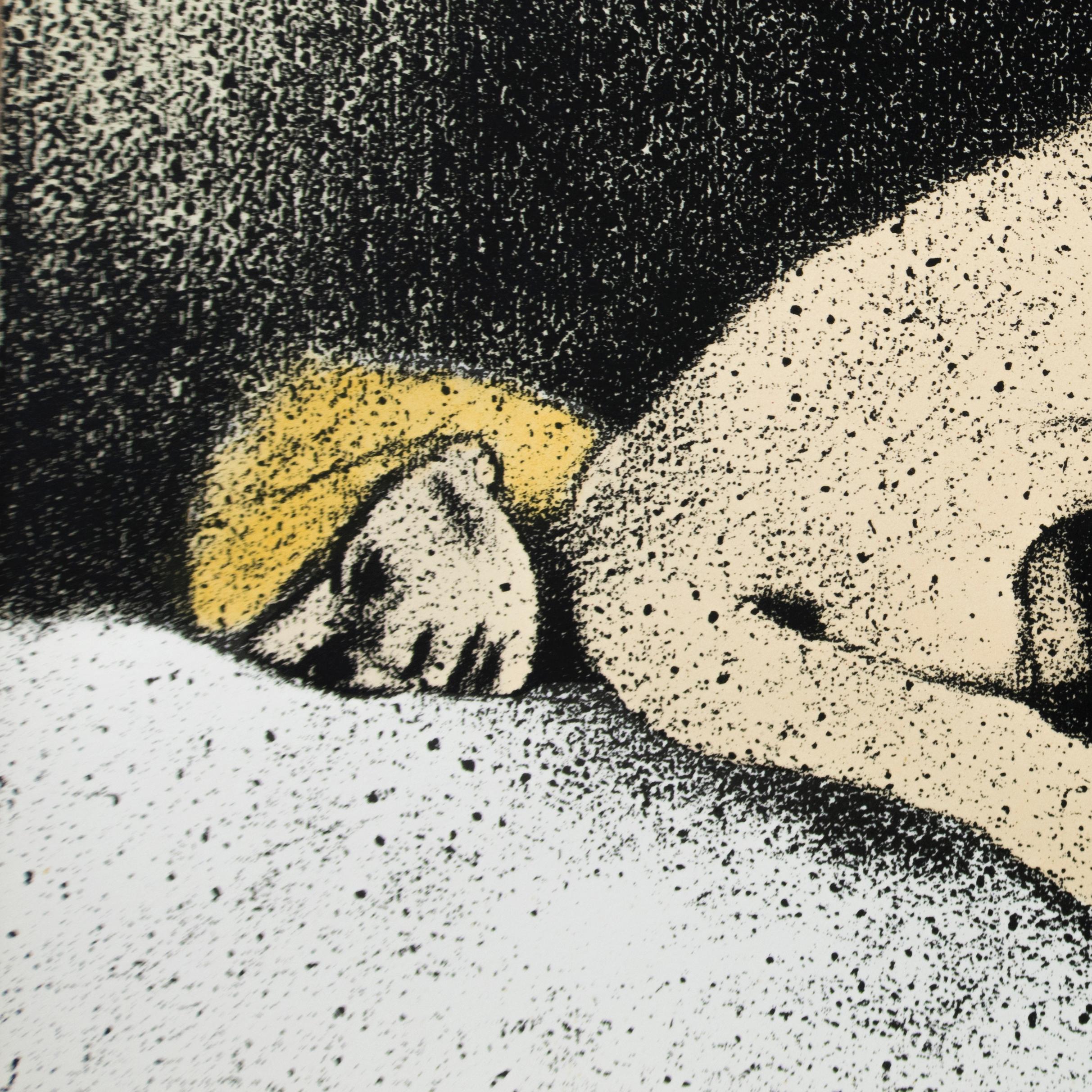 Eine erotische Tändelei zwischen einer nackten blonden Frau im Liegen und einem nackten Mann auf einem Bett mit weißen Laken. Subtile Schattierungen von Pfirsich, Hellbraun, Gelb und Grau sowie schwarze Schatten hinter dem Paar. Die elegante