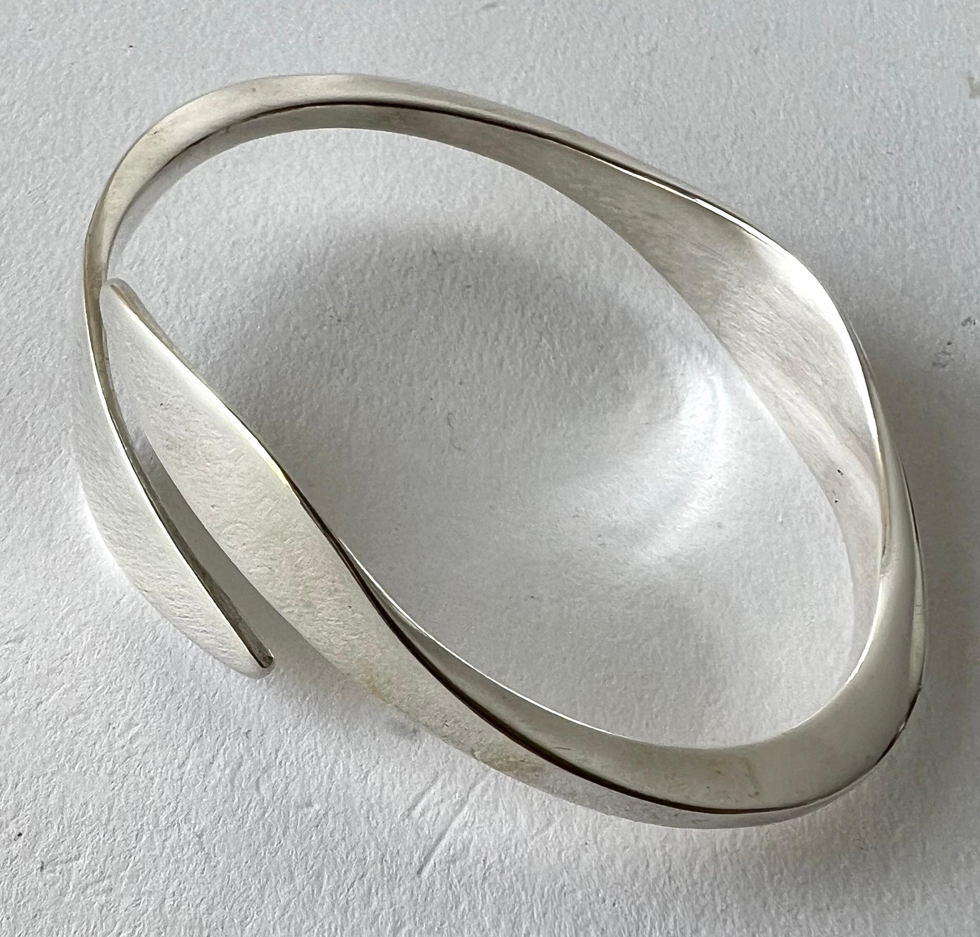 Ronald Hayes Pearson Sterling Silver American Modernist Bangle Cuff Bracelet In Good Condition In Palm Springs, CA