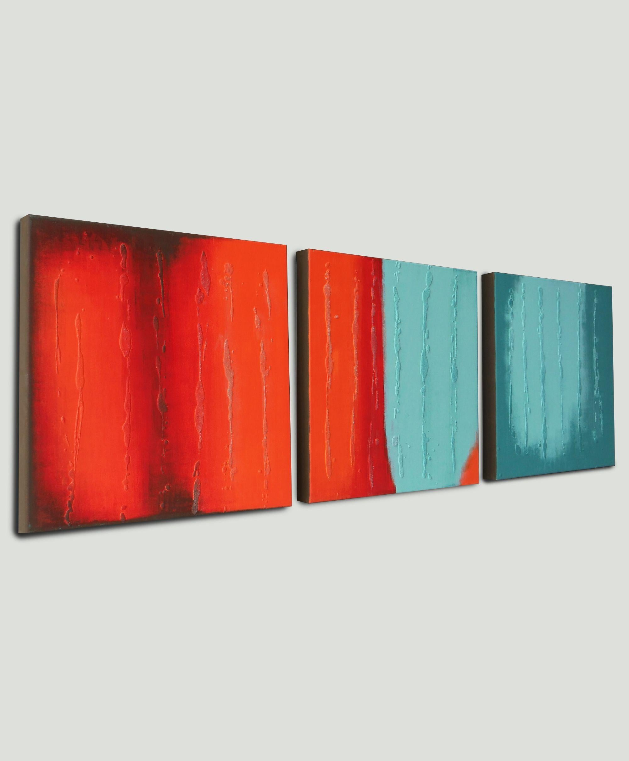 Three in one! This trio of paintings complement each other, or can be used as separate pieces, to accommodate your personal style or decor. The contrasting colors blue and red will light up your home. Each individual painting is 50x50cm. :: Painting