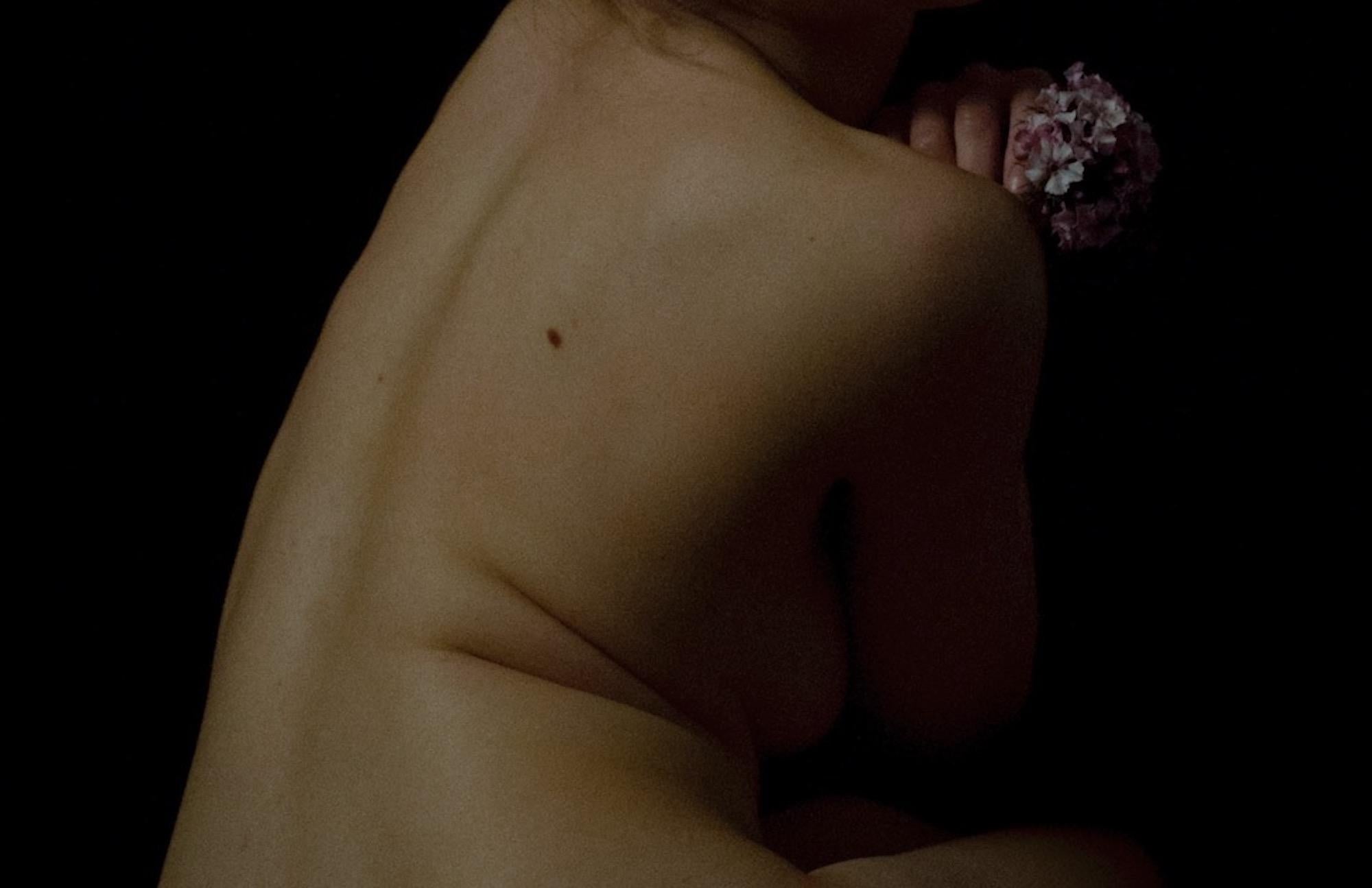 Divine Nude No.14 von Ronald Martinez – Kunstfotografie, Renaissance, Frau im Angebot 3