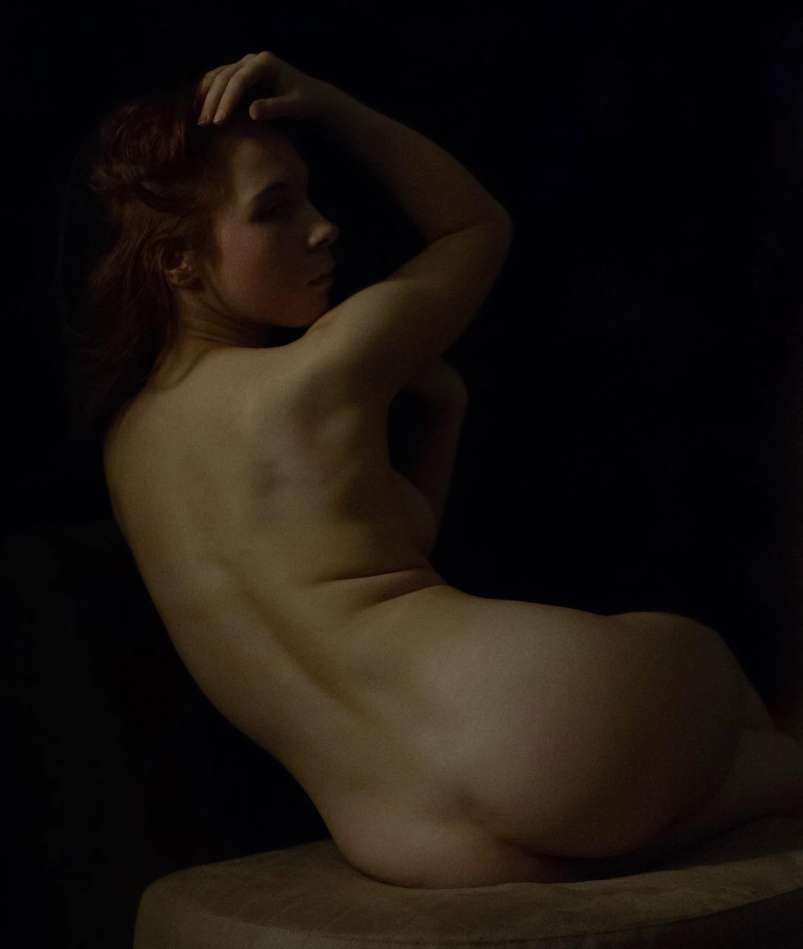 Divine Nude No.3 ist eine limitierte Auflage der Fotografie des französischen zeitgenössischen Künstlers Ronald Martinez. 

Dieses Foto wird nur als ungerahmter Abzug verkauft. Sie ist nur in einer Dimension erhältlich:
*65 × 55 cm (25,6 × 21,7 in),