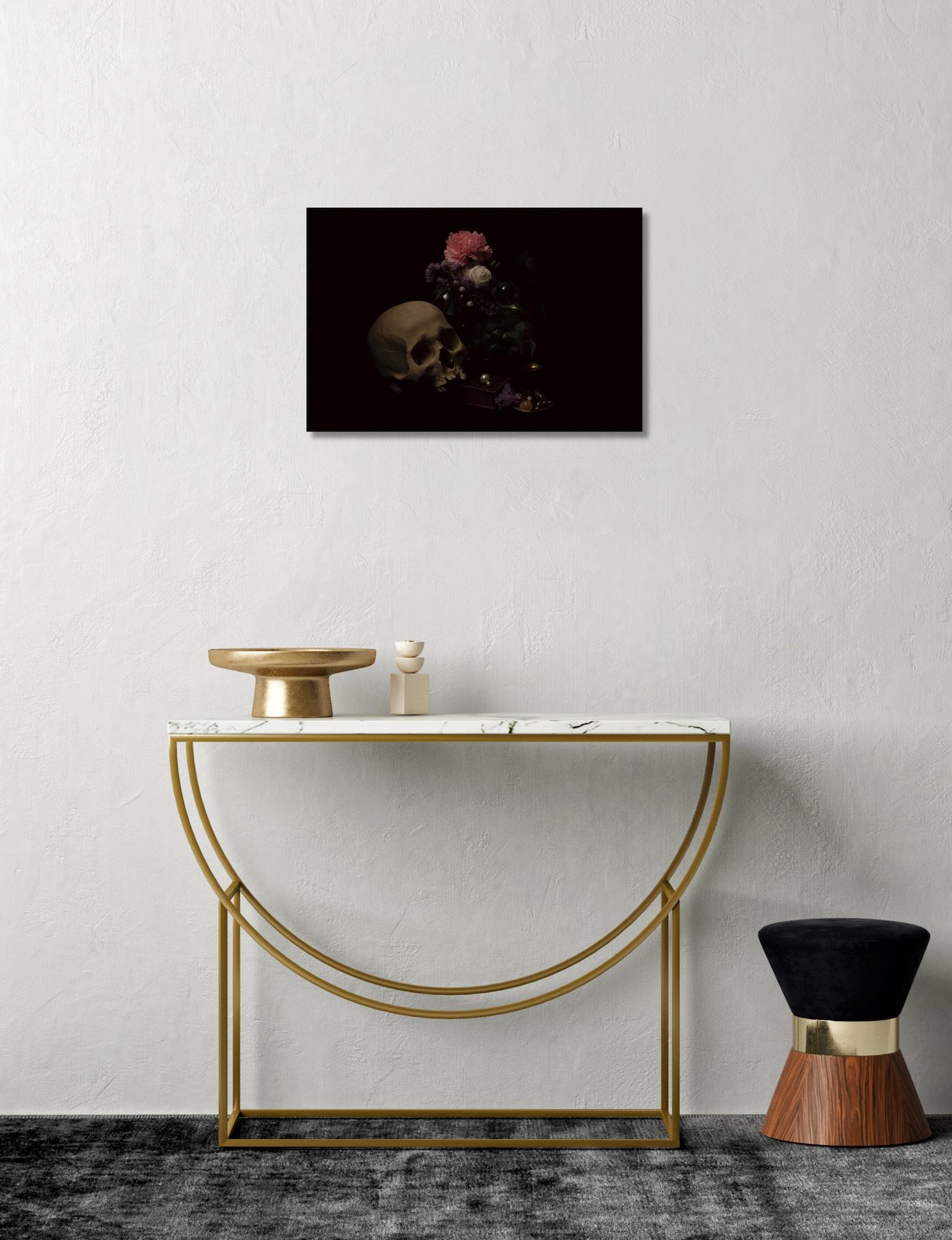 Omnia Vanitas No.7 von Ronald Martinez – Kunstfotografie, Stillleben, Schädel im Angebot 1