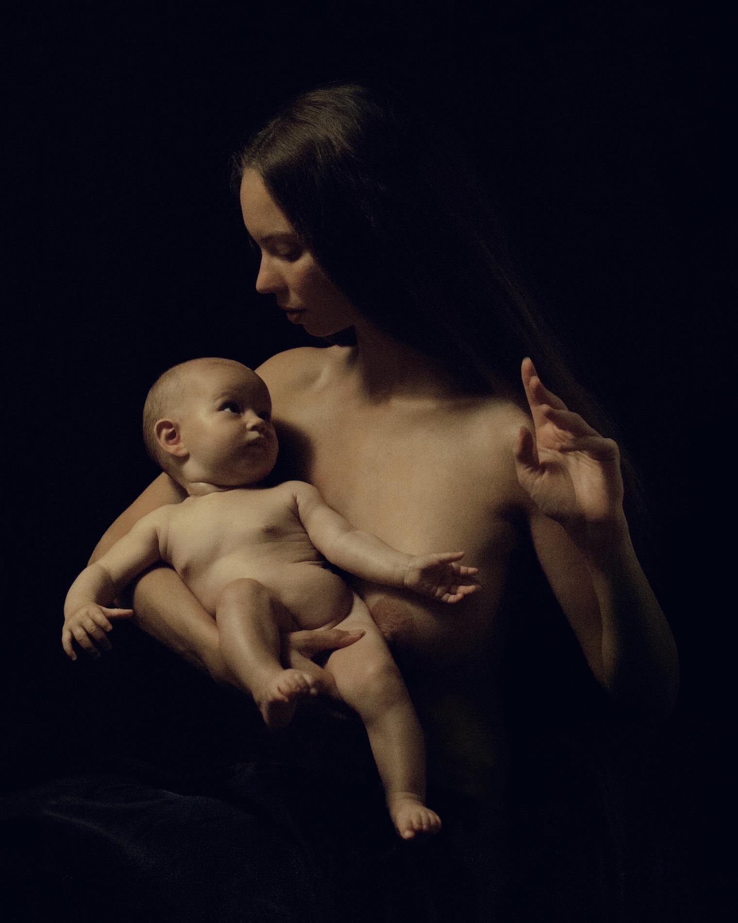 Jungfrau mit Kind Nr.1 von Ronald Martinez – Kunstfotografie, Madonna, Christus