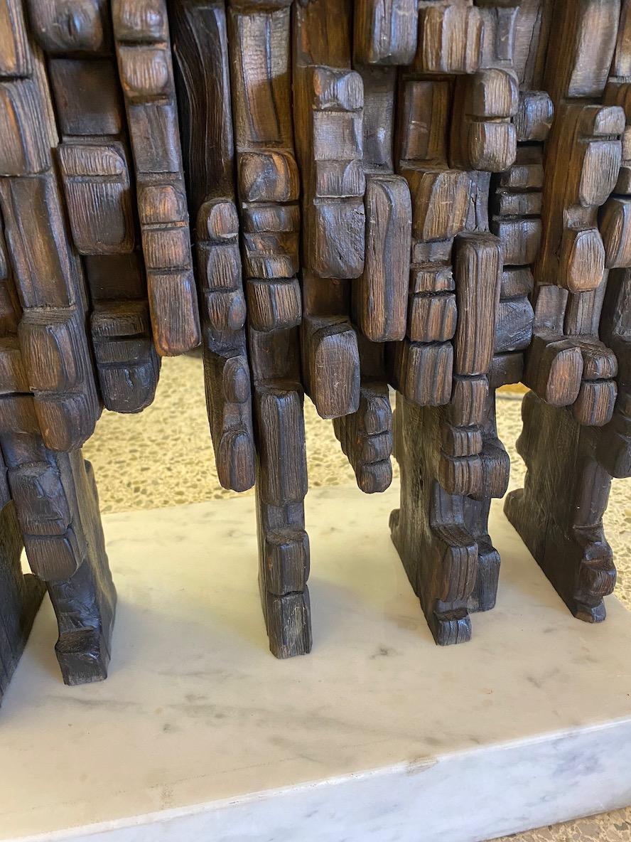 Ronald Mylchreest Scultura totemica in legno intagliato in vendita 1